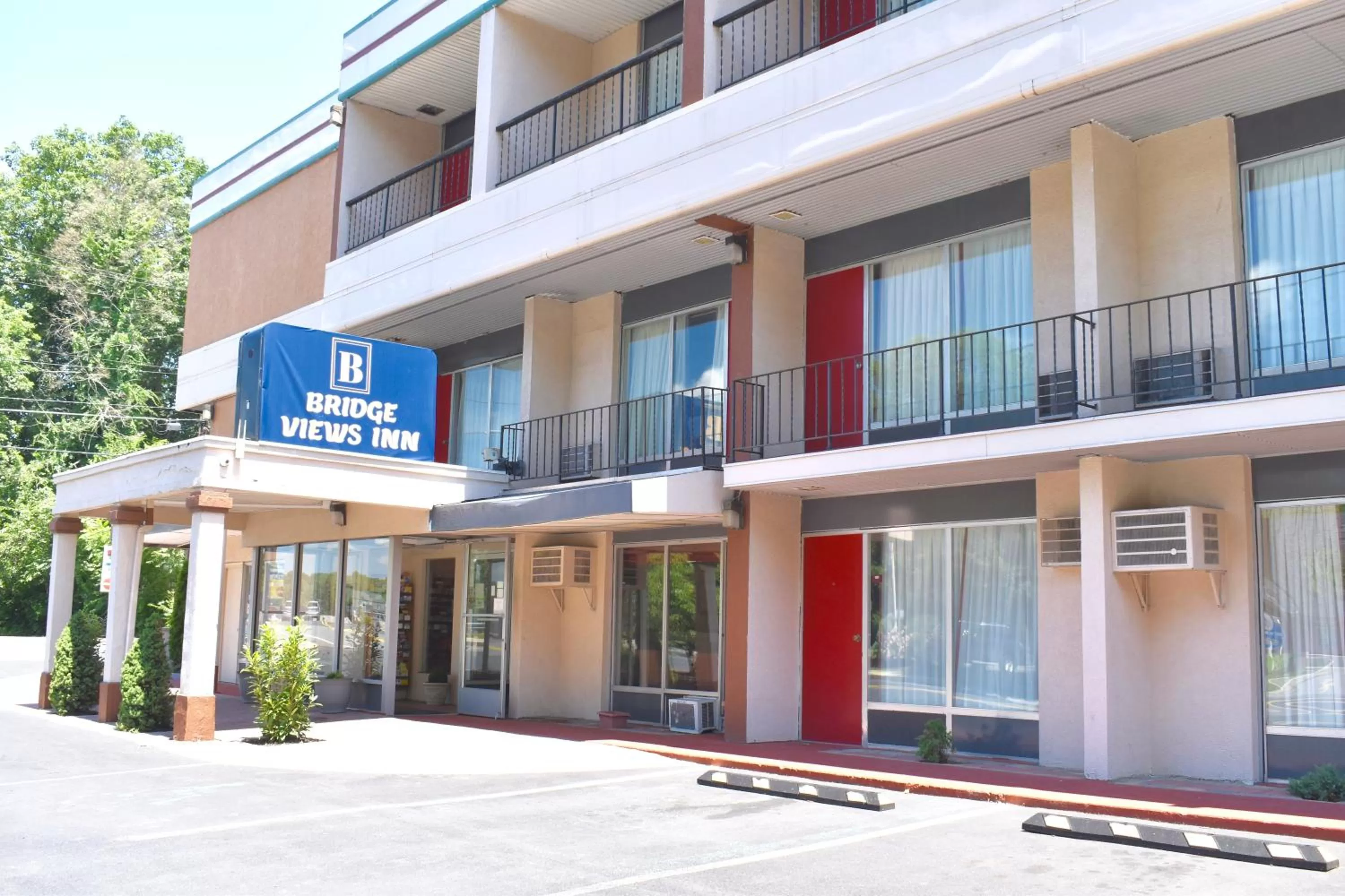 Facade/entrance, Property Building in Bridge Views Inn Stroudsburg