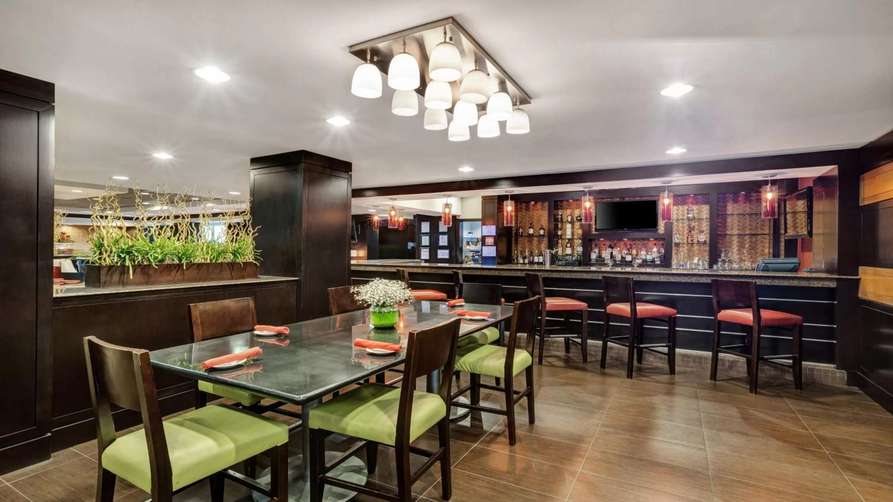Restaurant/places to eat in Crowne Plaza Houston Galleria Area by IHG