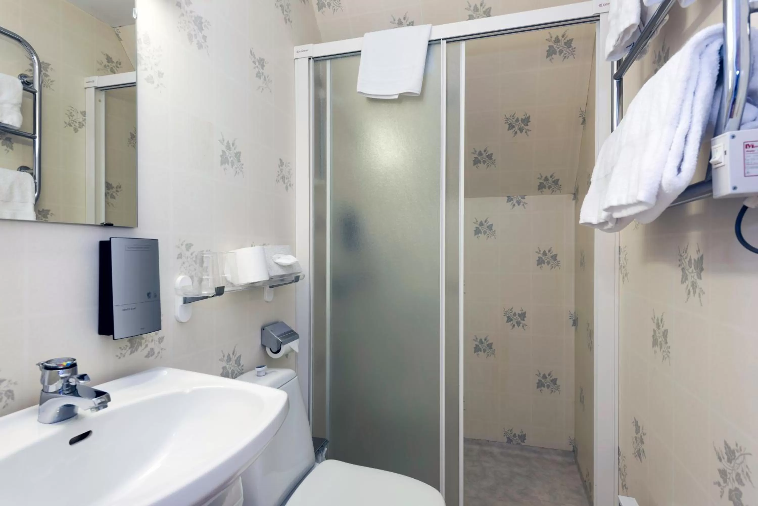 Shower in Hotel Bellevue