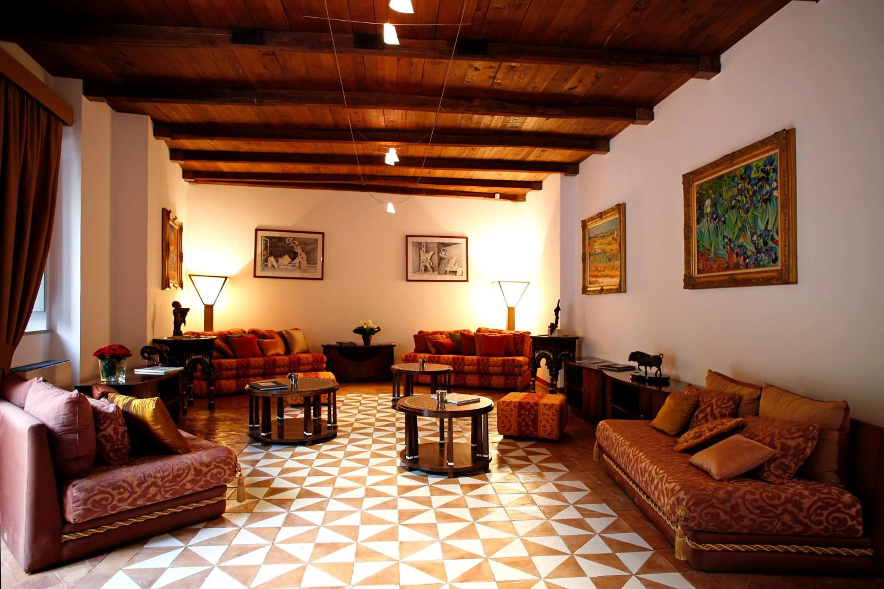 Communal lounge/ TV room in La Locanda Delle Donne Monache