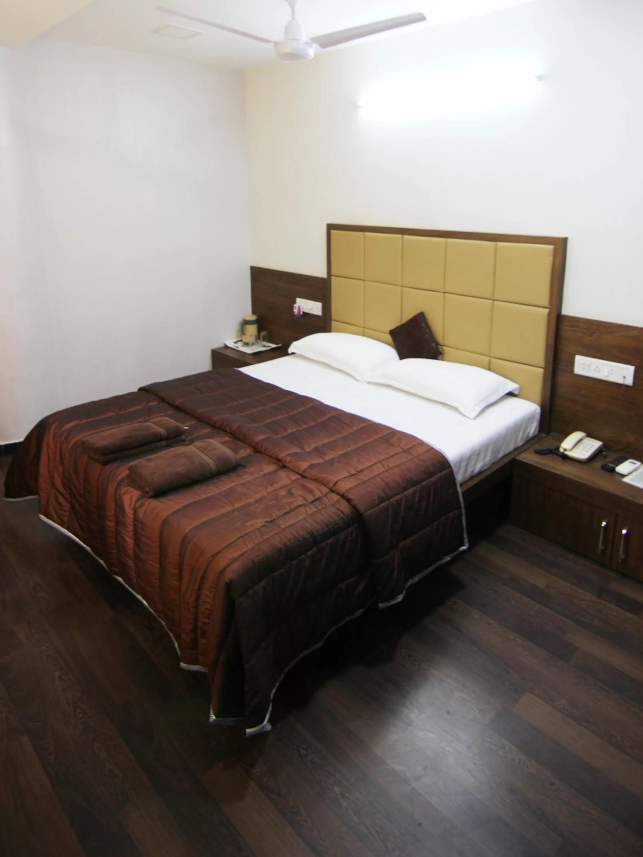 Bed in Hotel Sai Yatri