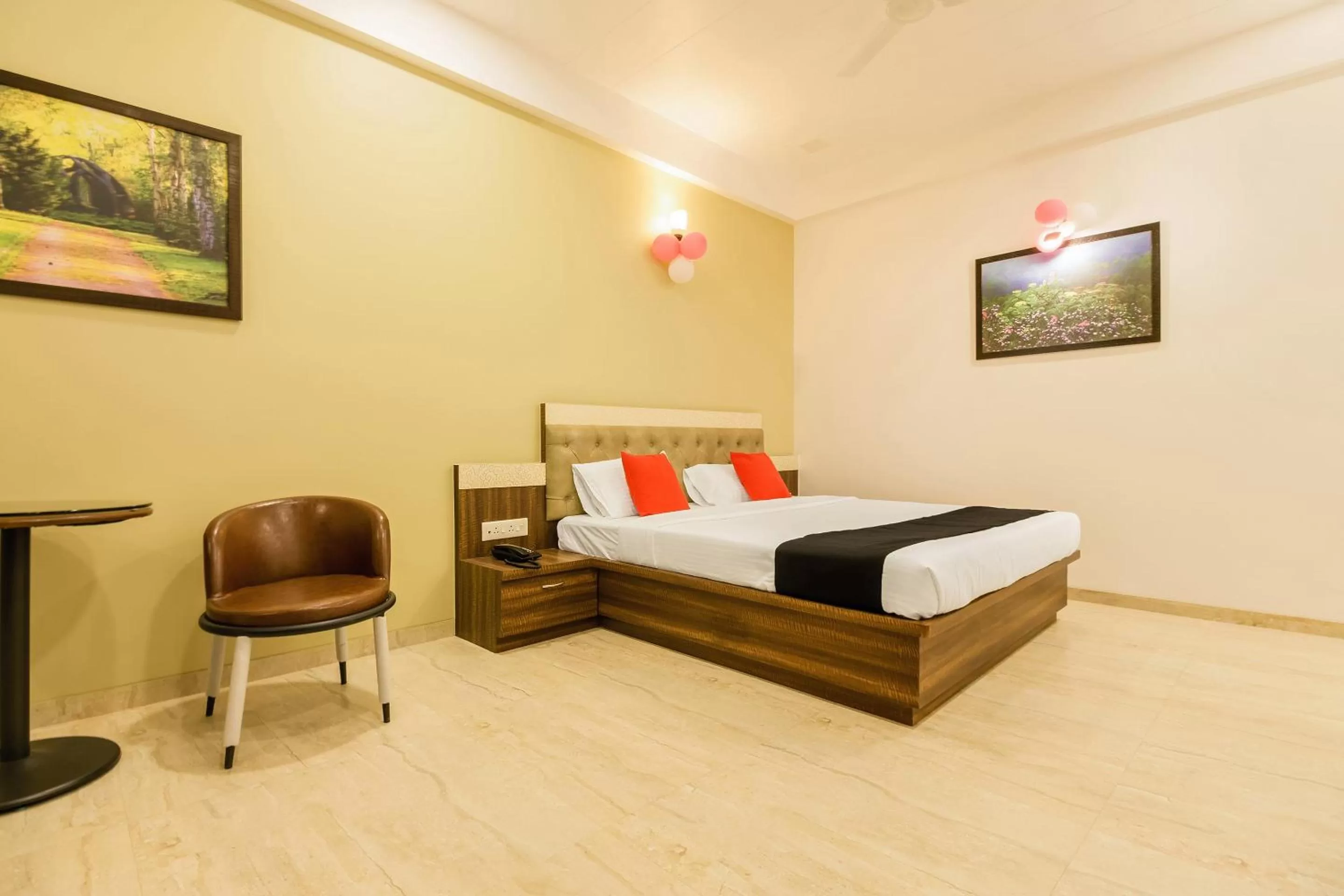Bedroom, Bed in Hotel Om Inn - Talegaon Dabhade