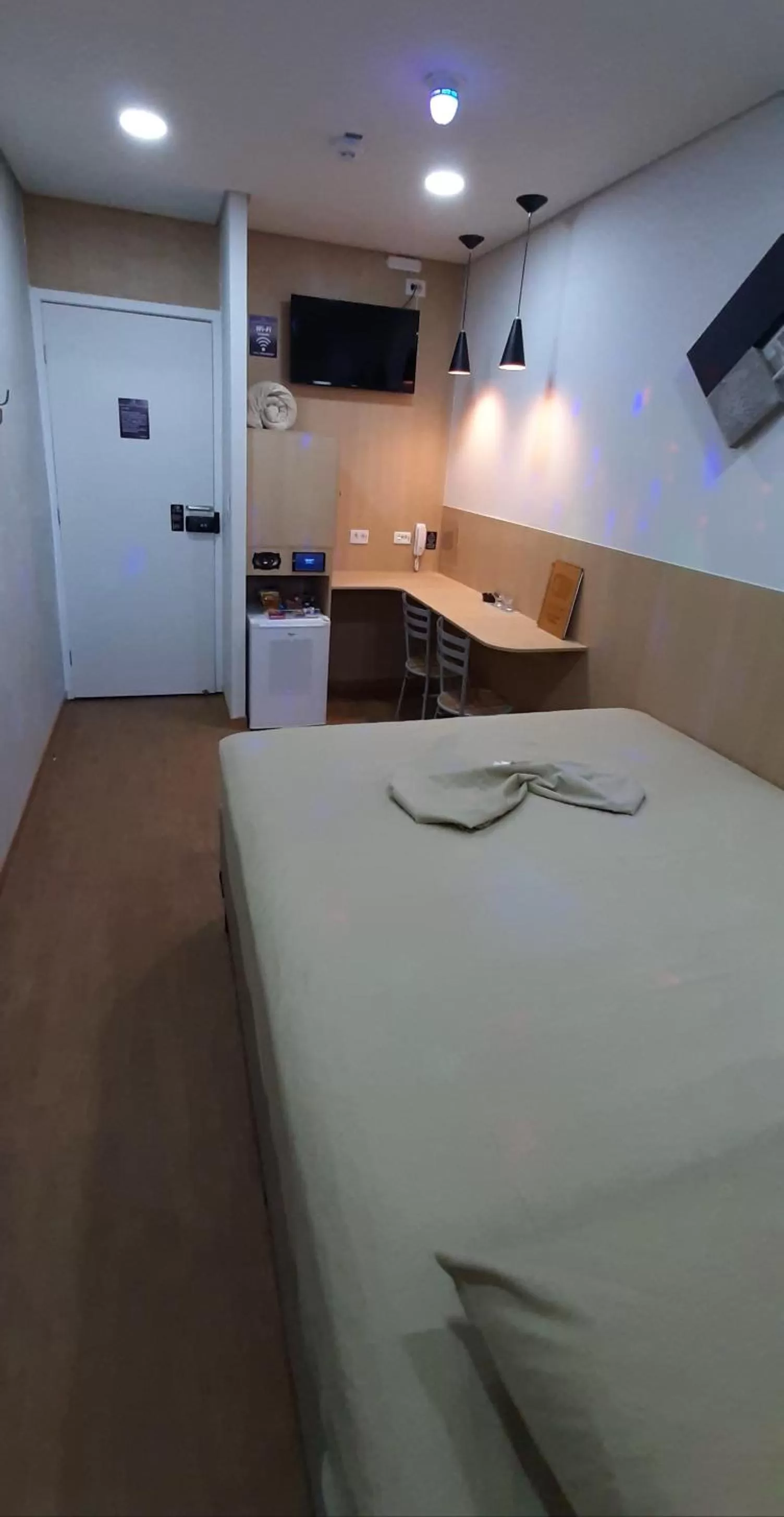 oven, Kitchen/Kitchenette in Green It Motel & Hotel