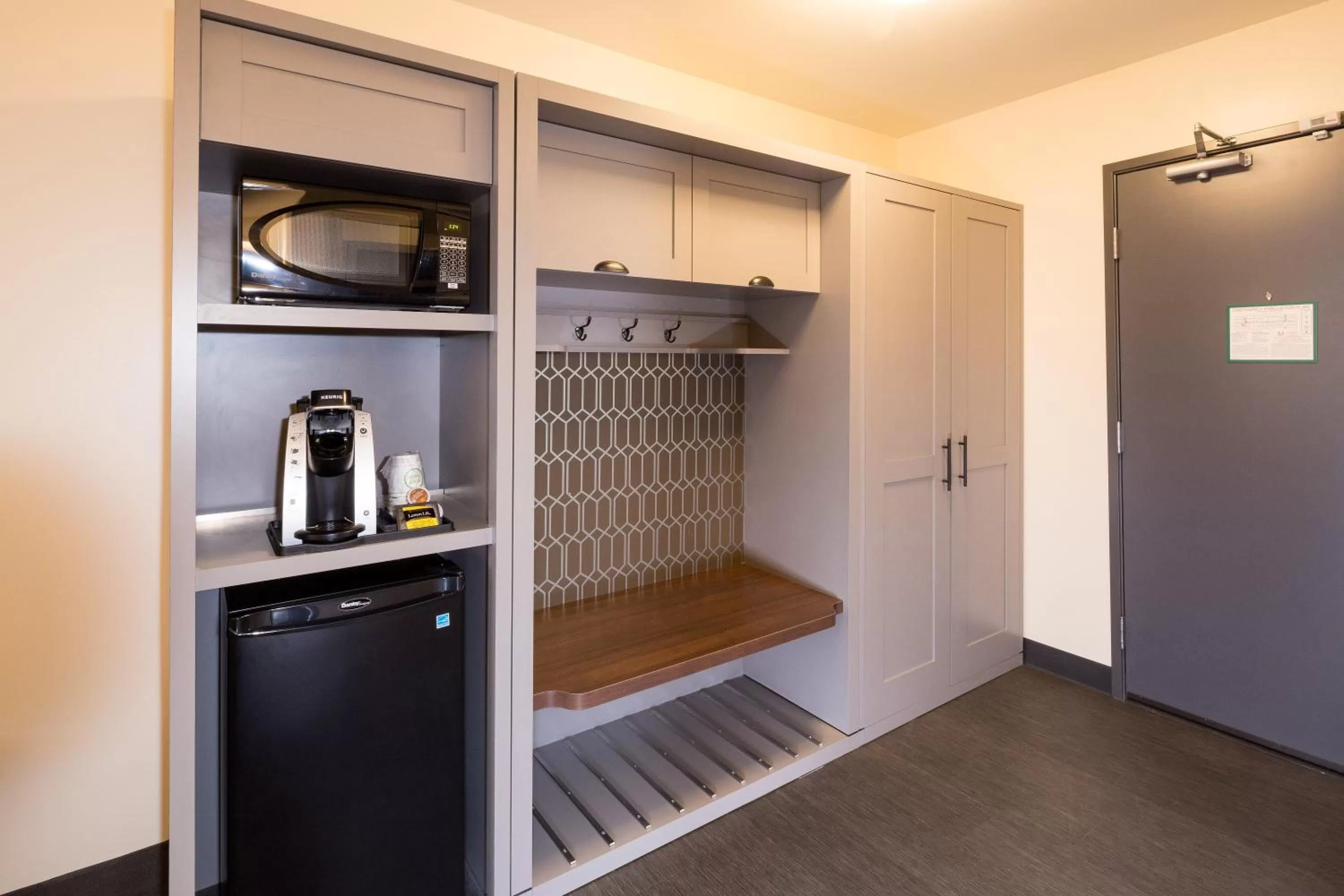 Photo of the whole room in Holiday Inn & Suites Kalamazoo West