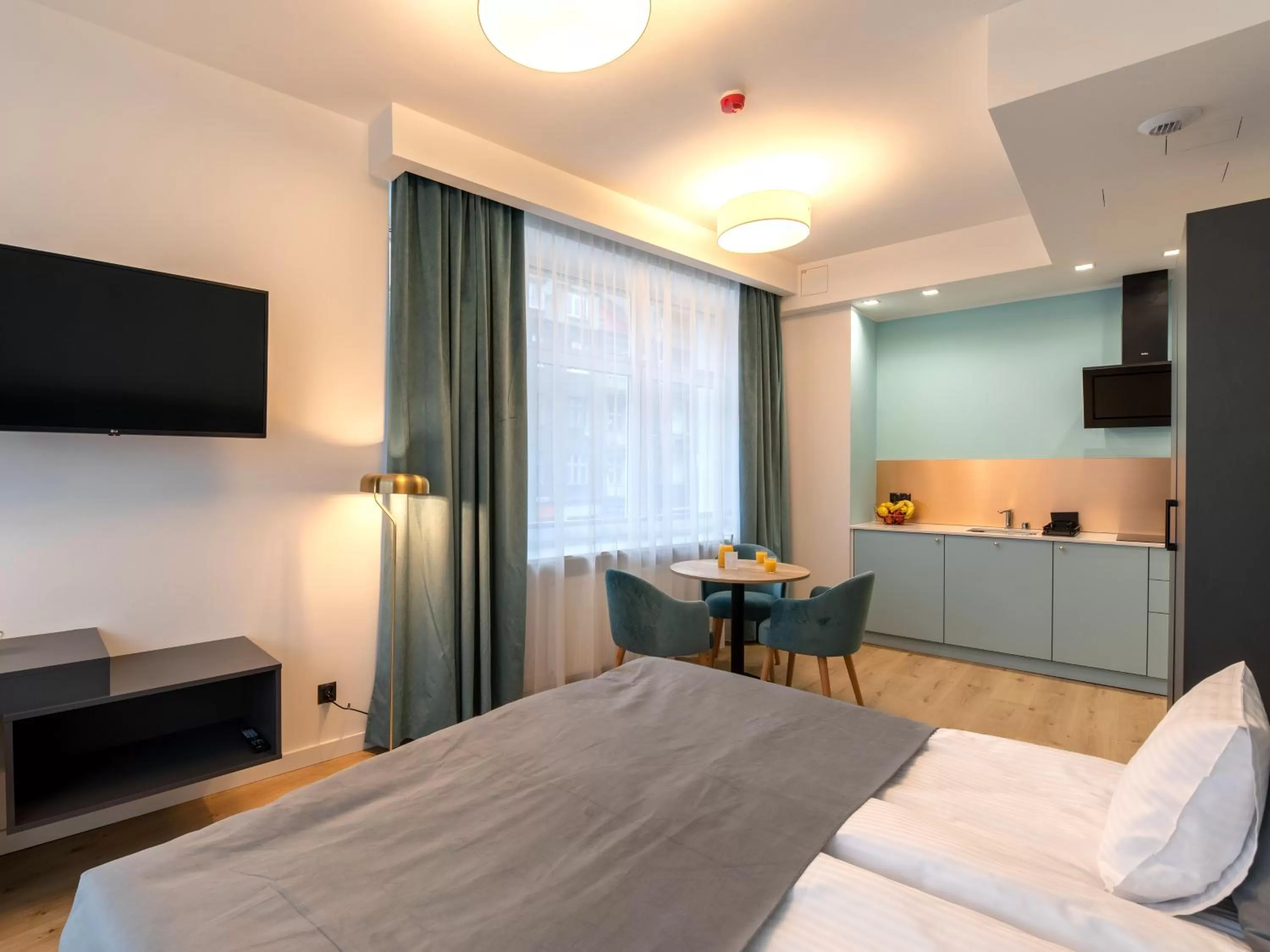 TV and multimedia, Bed in SQUARE APARTMENTS GDYNIA
