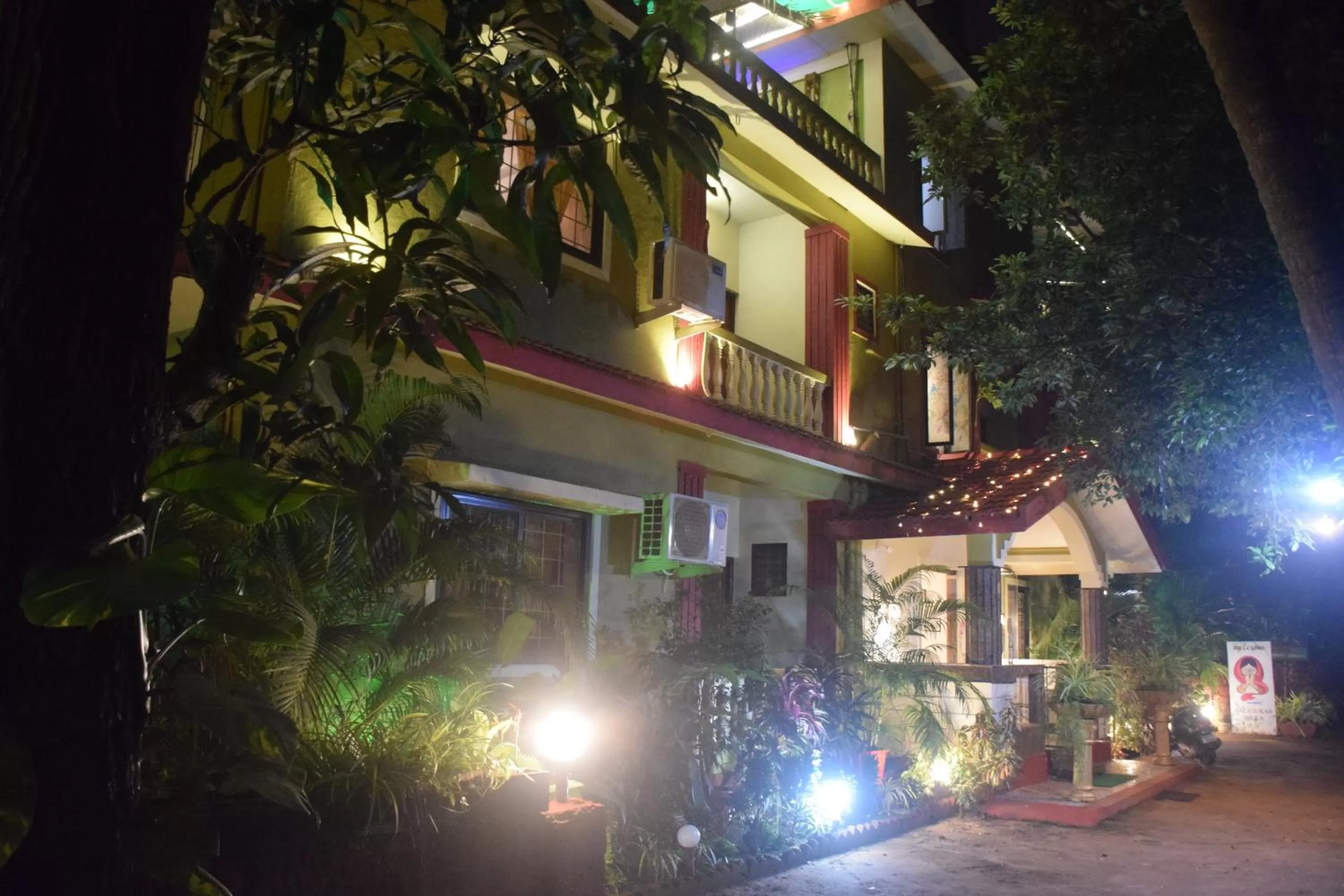 Property building in LaligurasVilla Beachside Escape - 100m to Beach