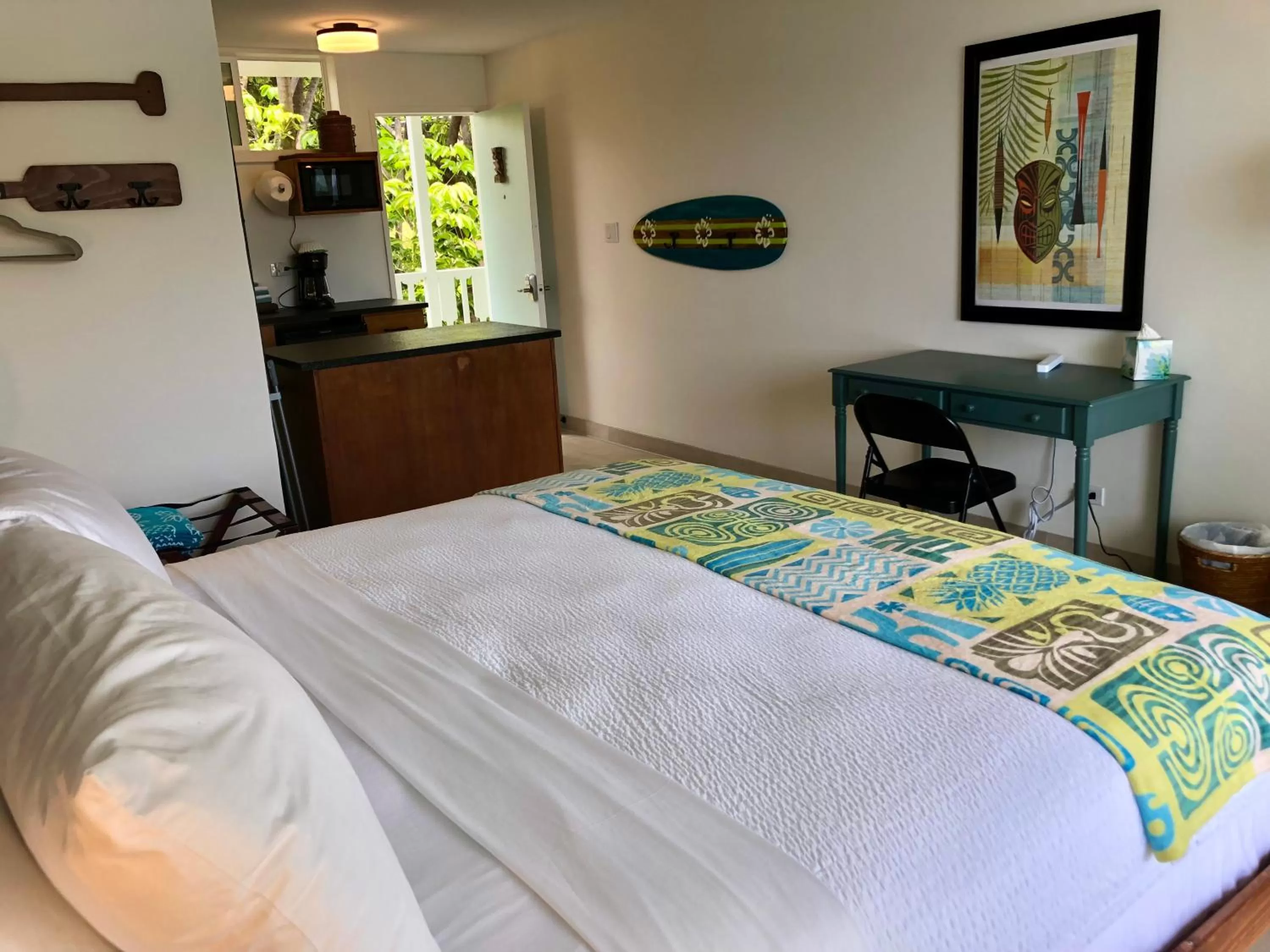 Photo of the whole room, Bed in Kona Tiki Hotel - No Resort Fees