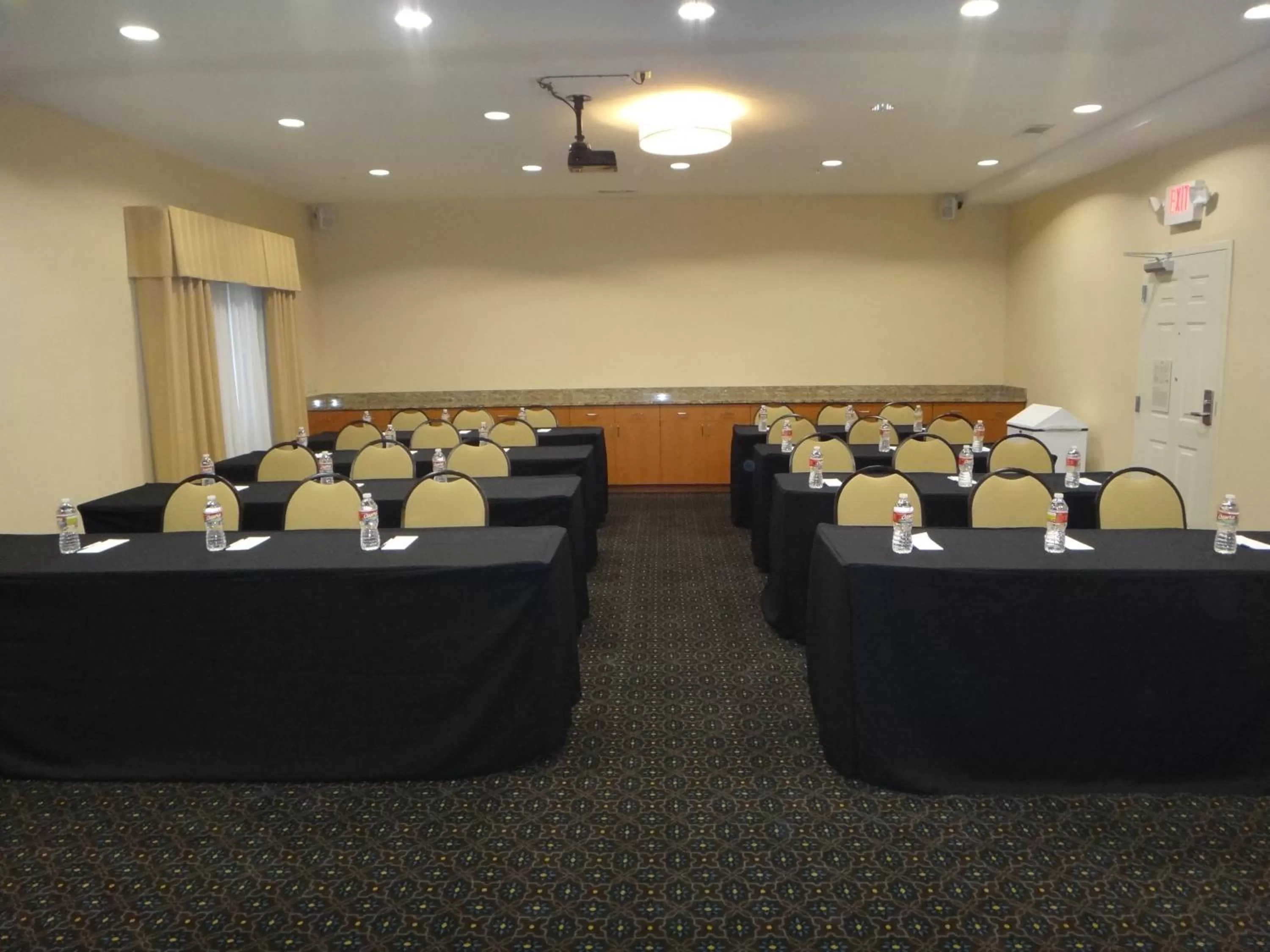 Meeting/conference room in Candlewood Suites Decatur Medical Center by IHG