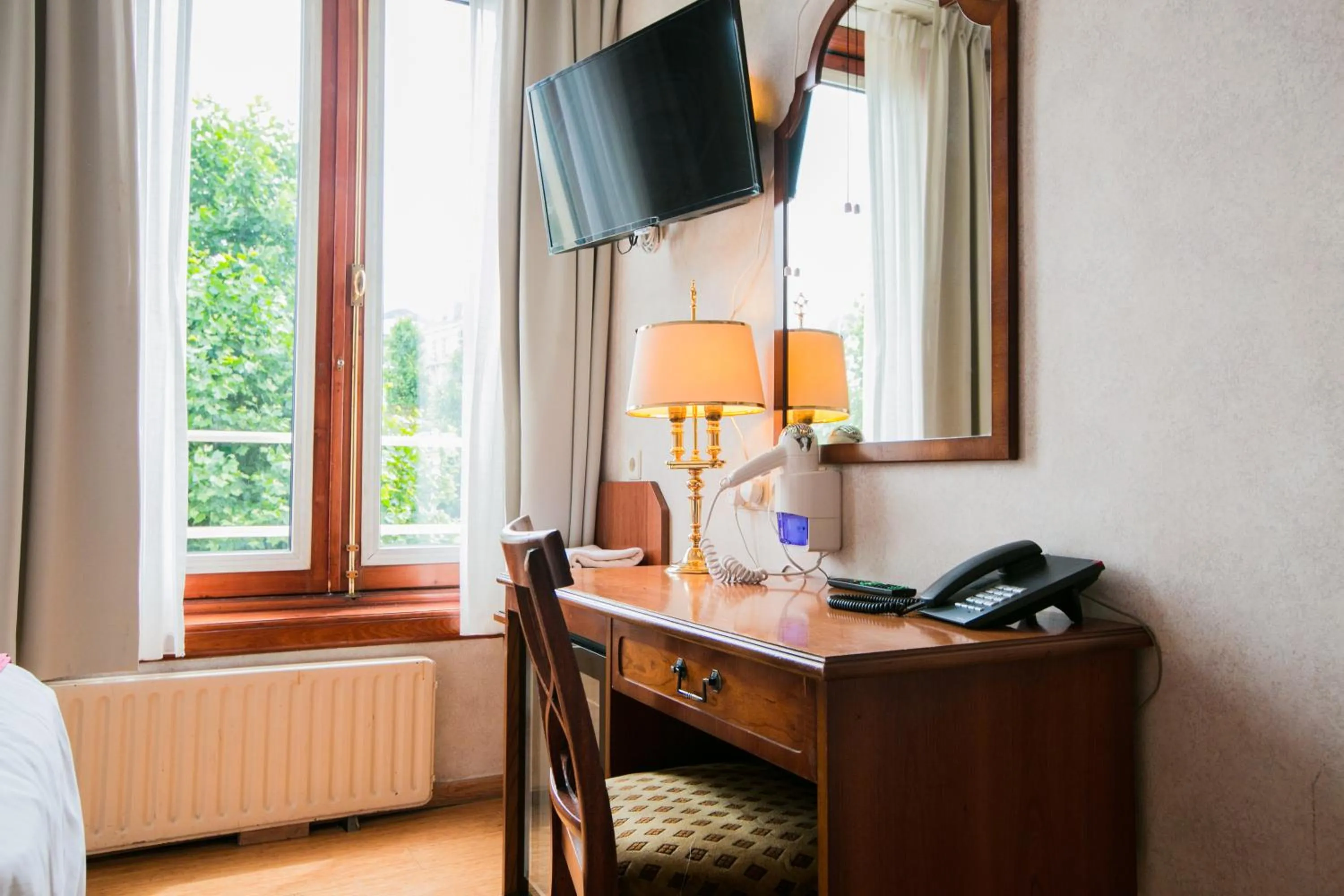 Photo of the whole room, Bed in Hotel Atlanta