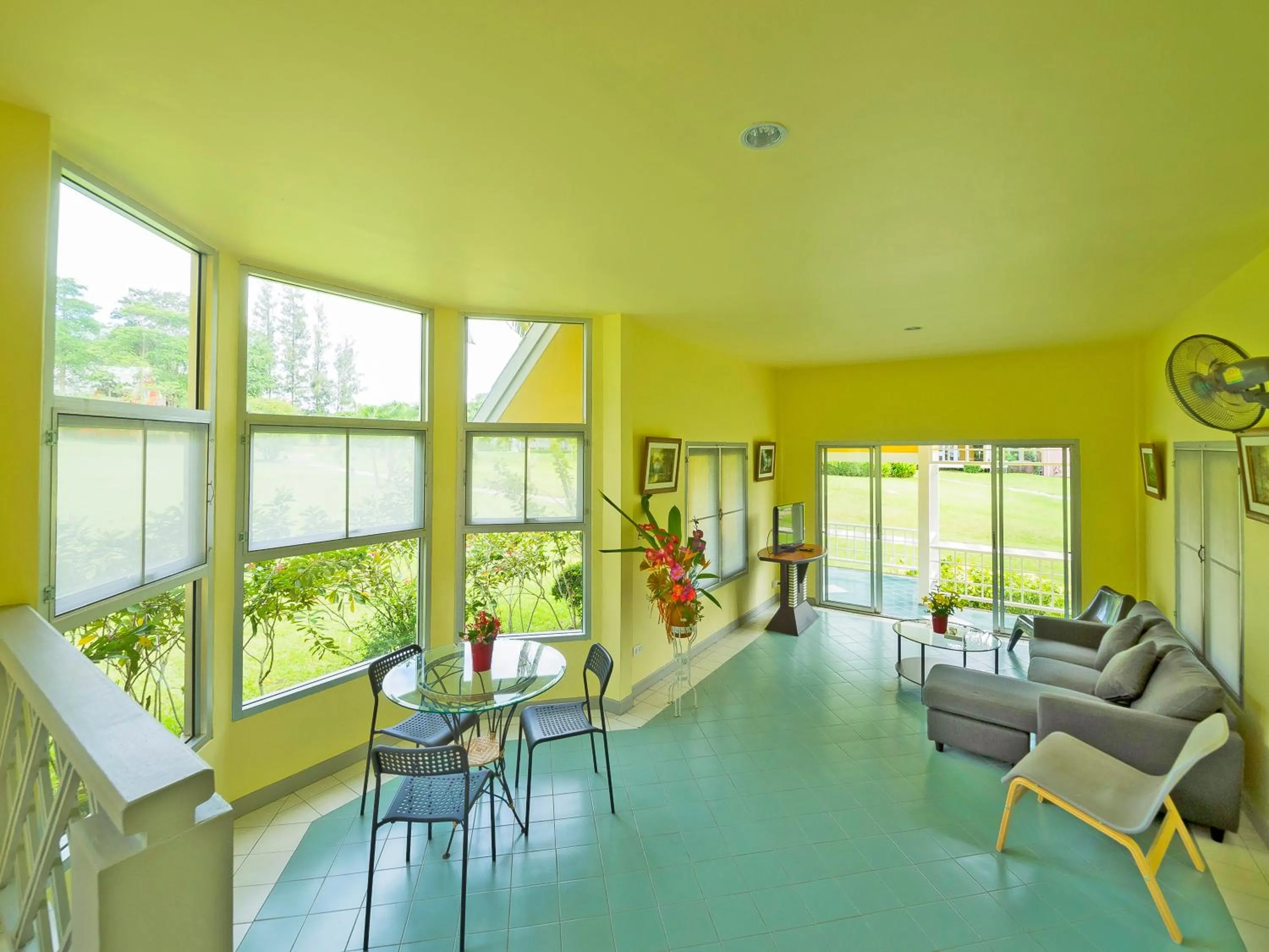 Photo of the whole room in Brookside Valley Resort