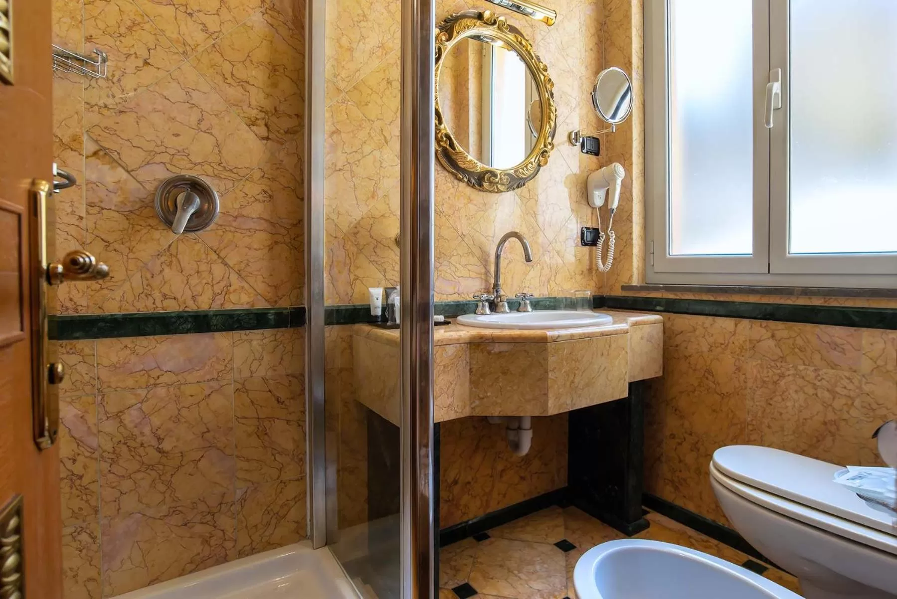 Bathroom in River Palace Hotel