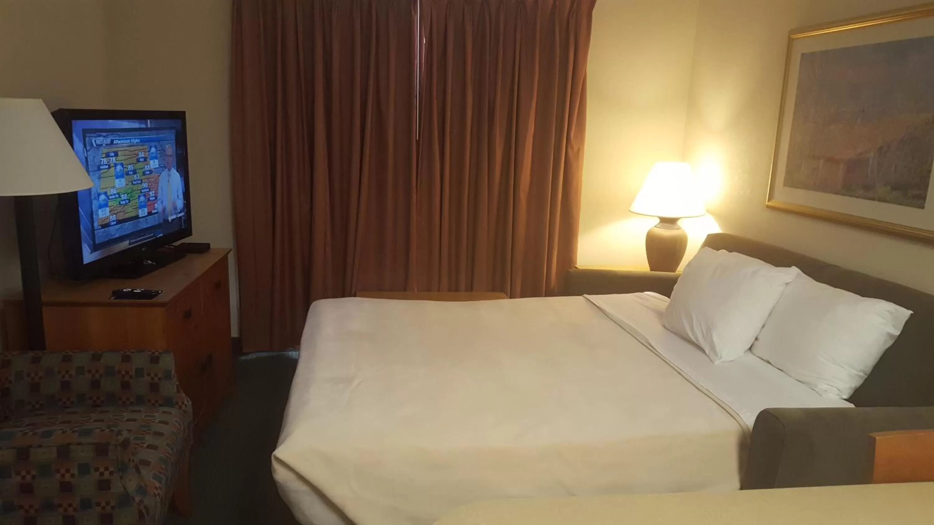 Photo of the whole room, Bed in Baymont by Wyndham Wichita East