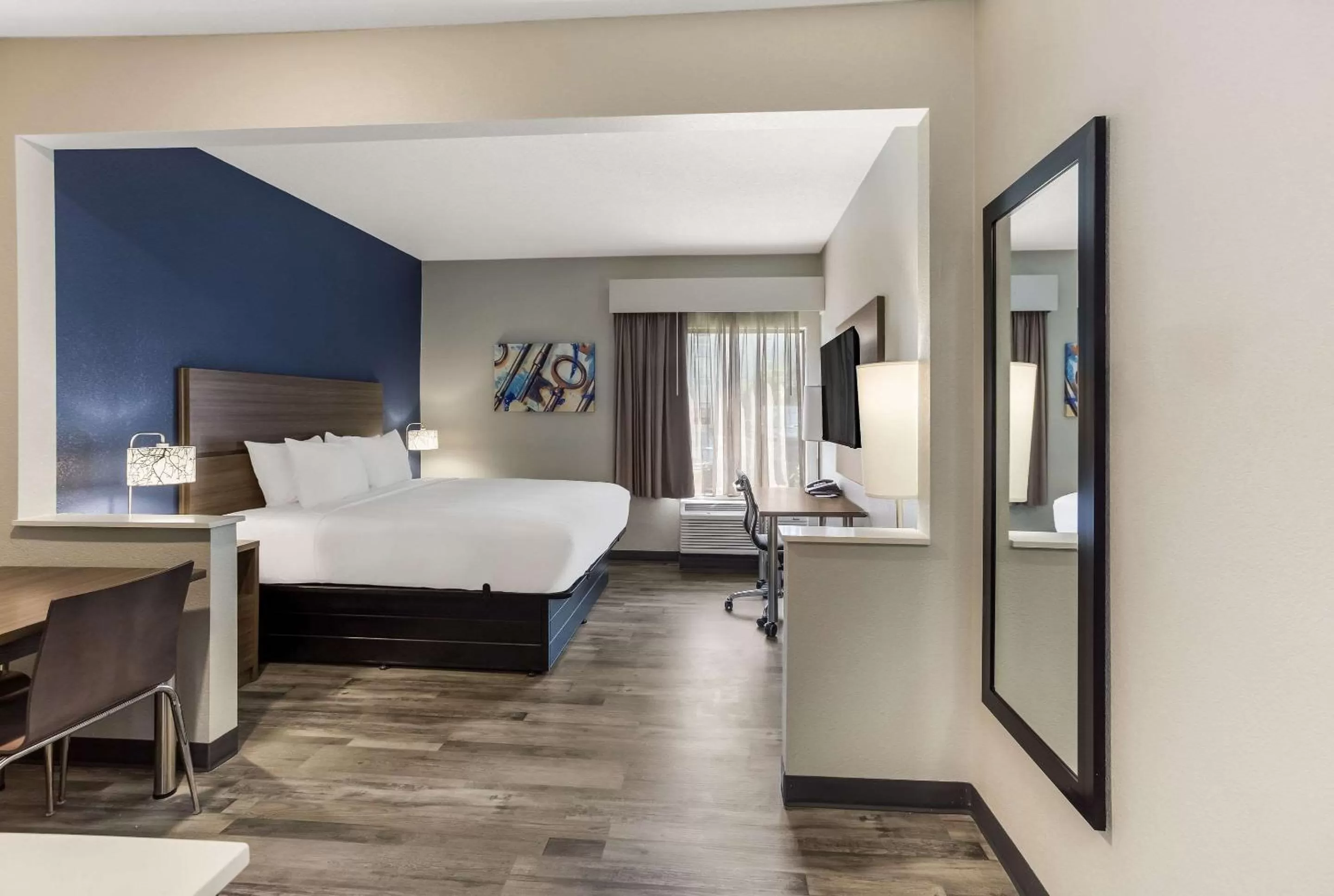 Bedroom, Bed in MainStay Suites Bourbonnais - Kankakee