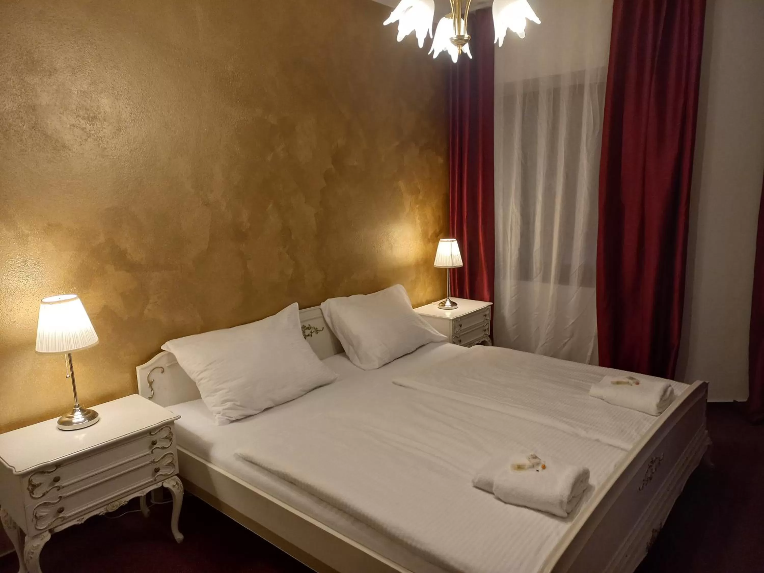 Property building, Bed in Hotel Bílá Paní