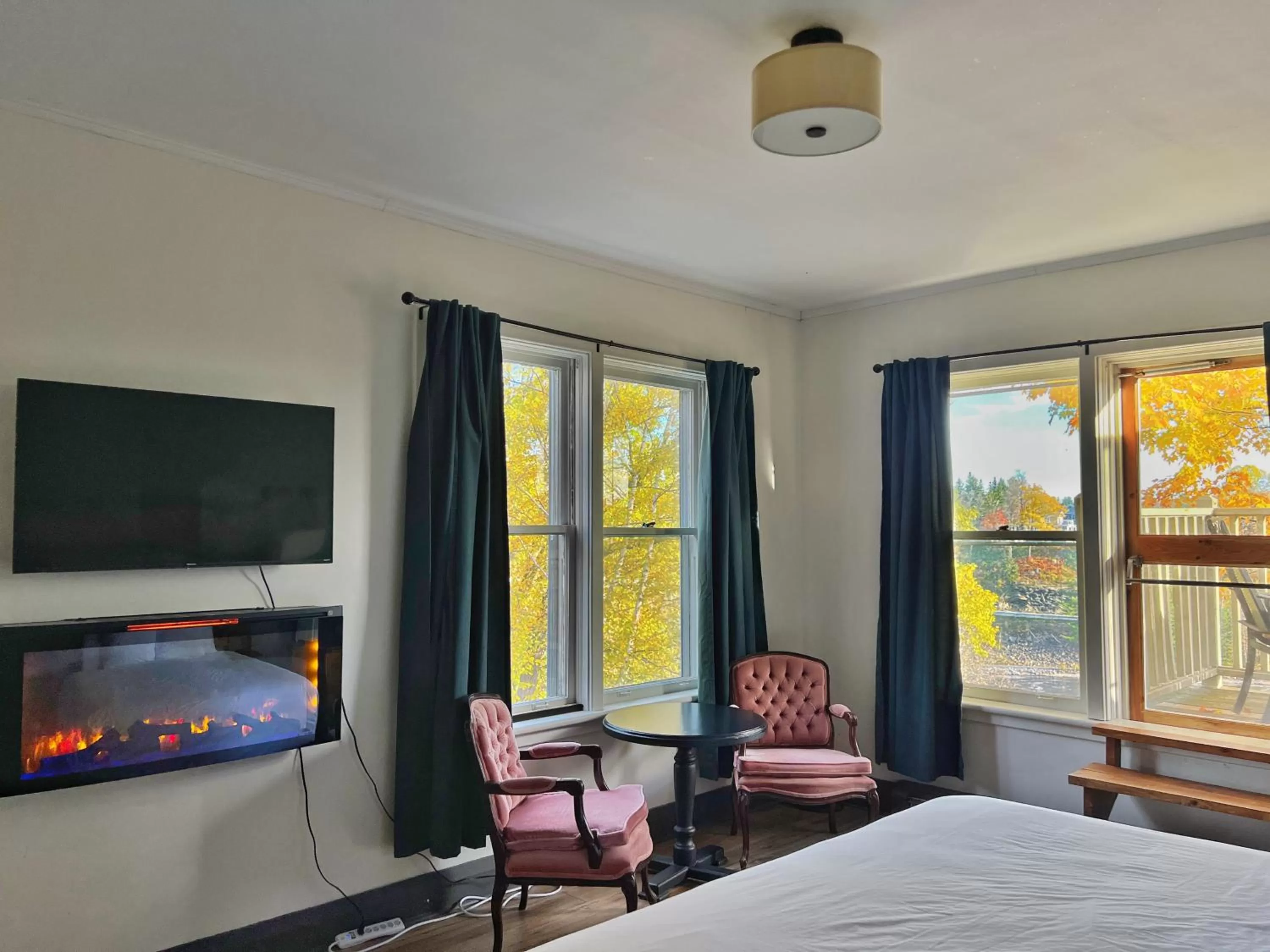 Bed in Inn at the Falls