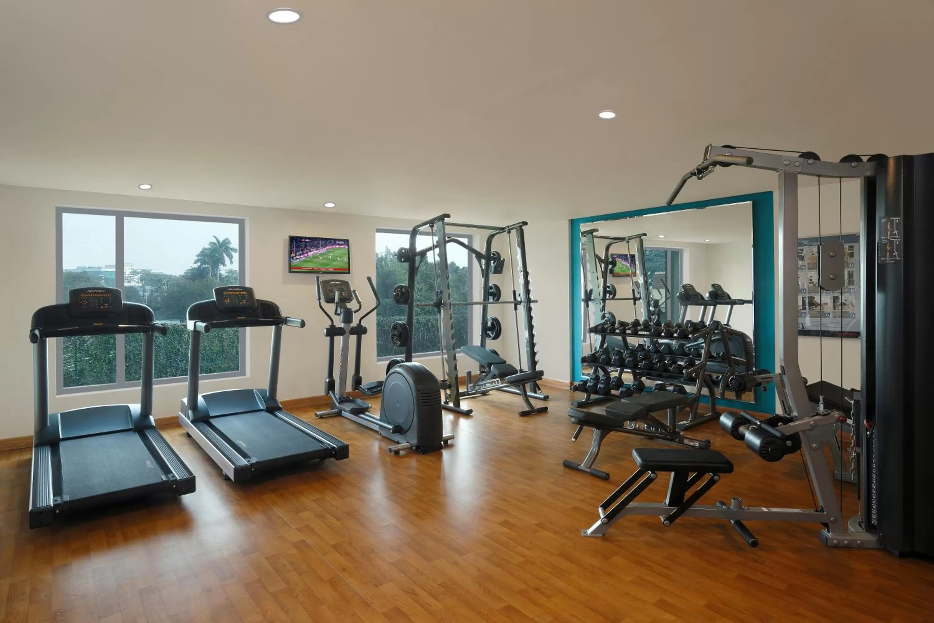 Fitness centre/facilities in Holiday Inn Express Kolkata Airport by IHG