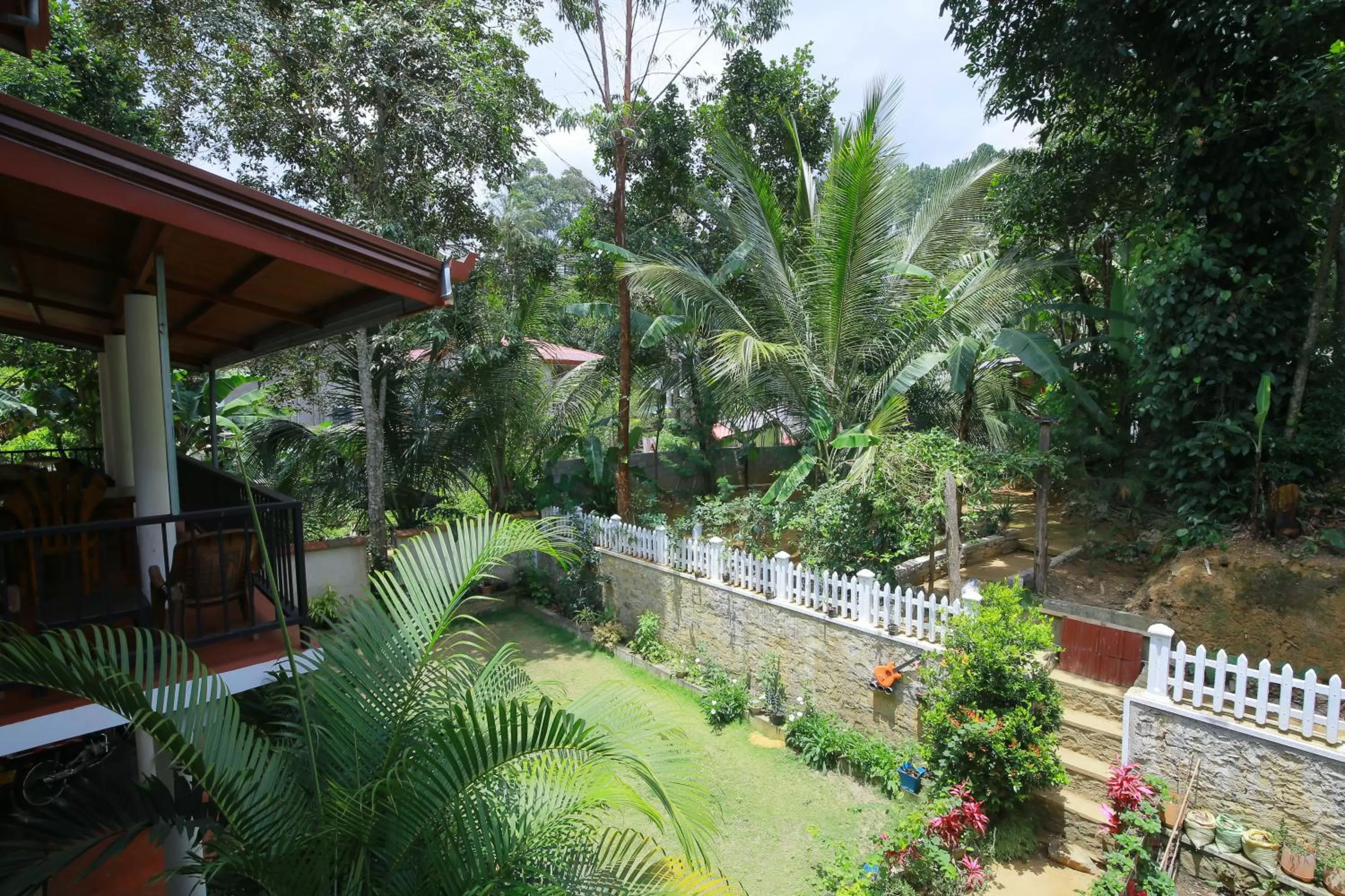 Garden in Freedom Guest Inn Ella