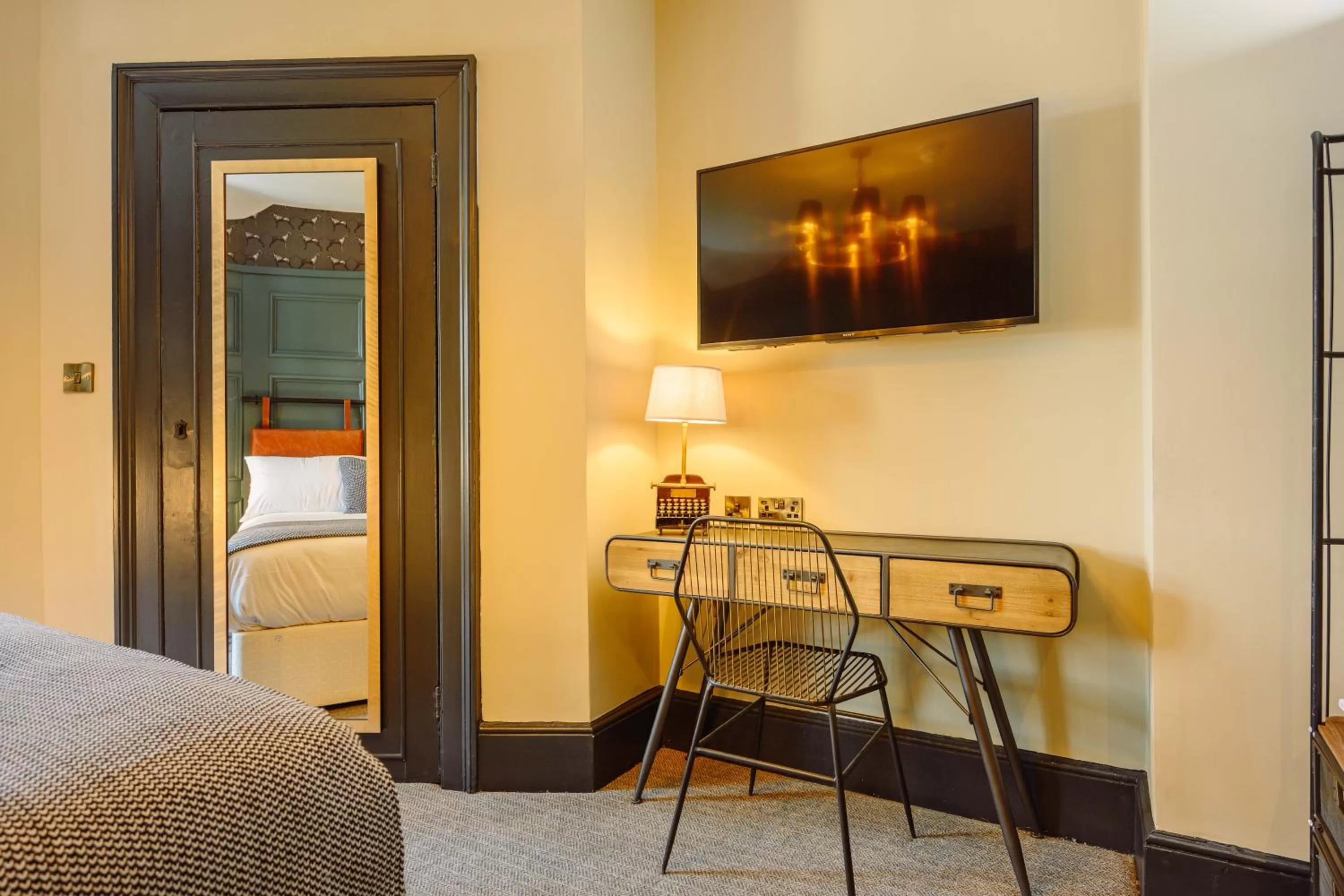 TV and multimedia, Bed in Brewhouse and Kitchen