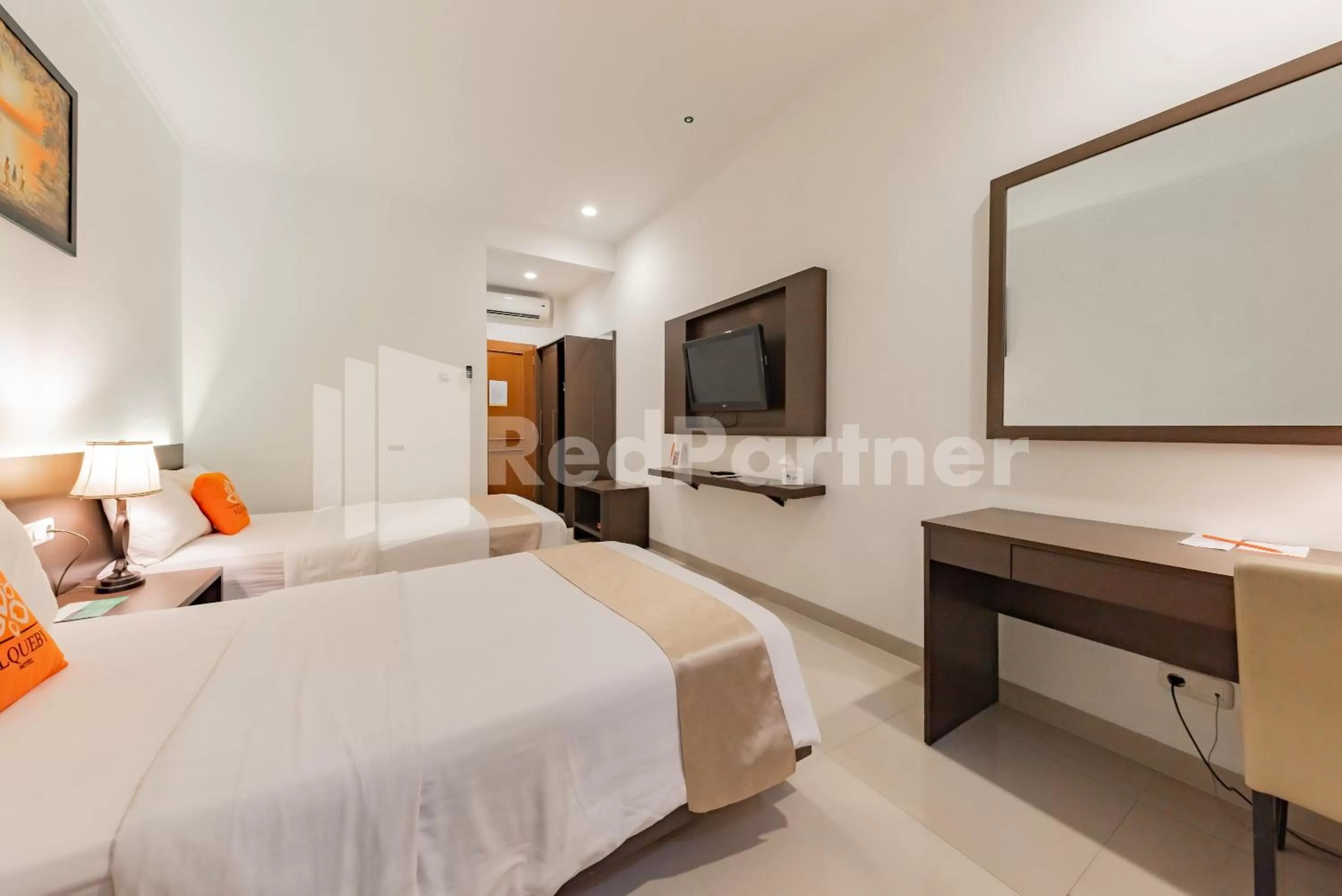 Bedroom, Bed in Alqueby Hotel near Kiara Artha Park & Trans Studio Mall Mitra RedDoorz