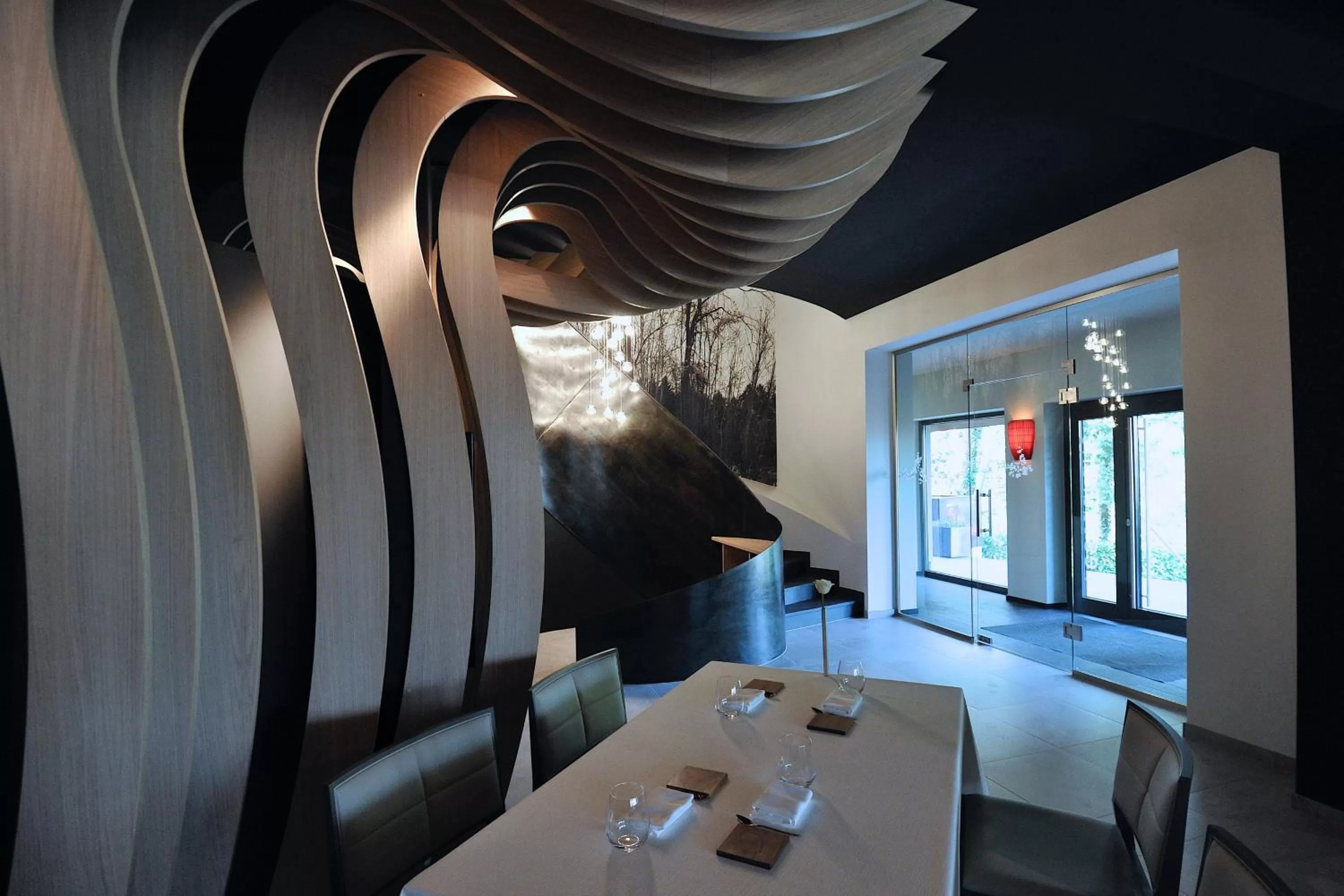 Restaurant/places to eat in The Seven Hotel