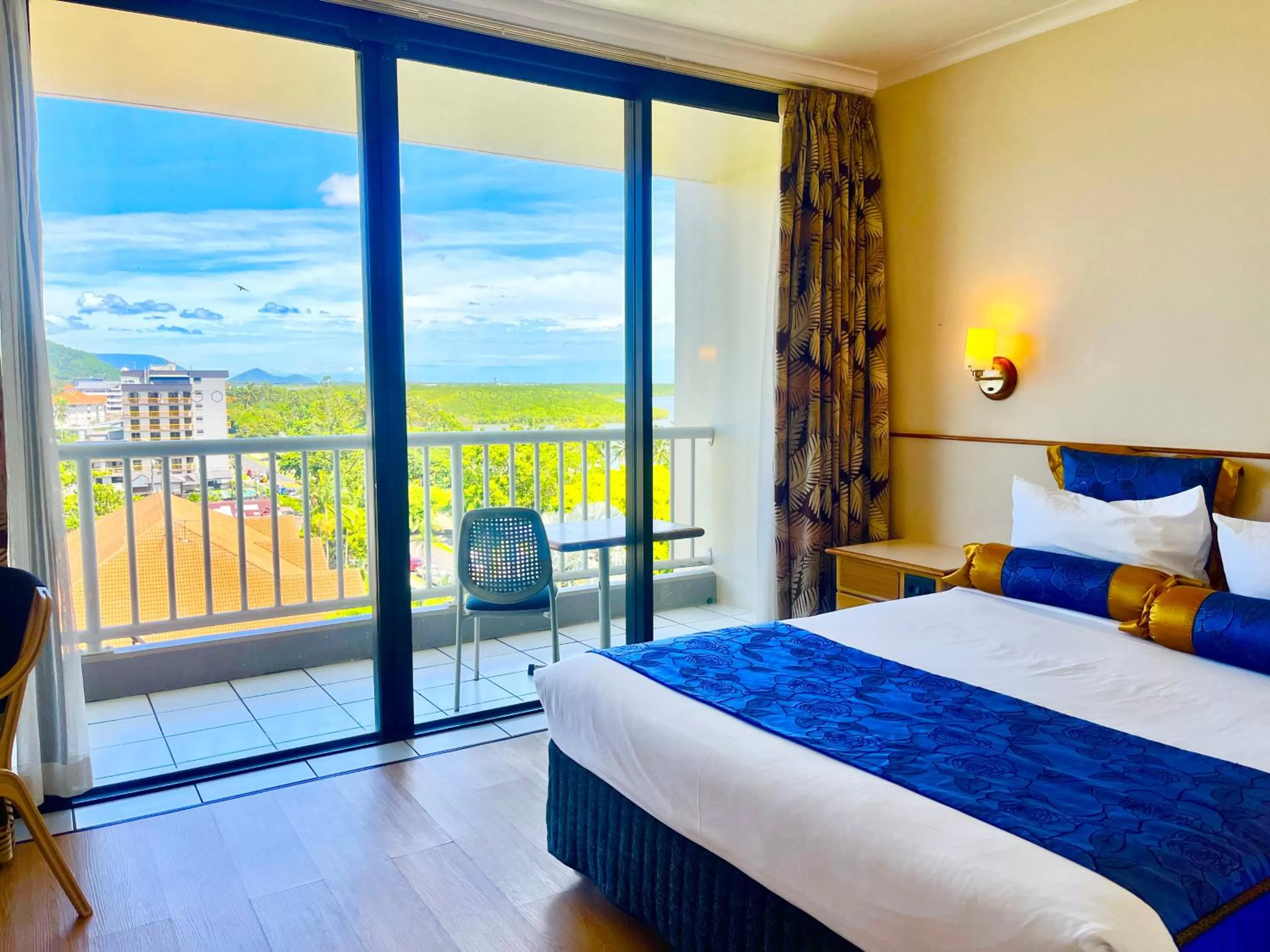 Bed in Acacia Court Hotel