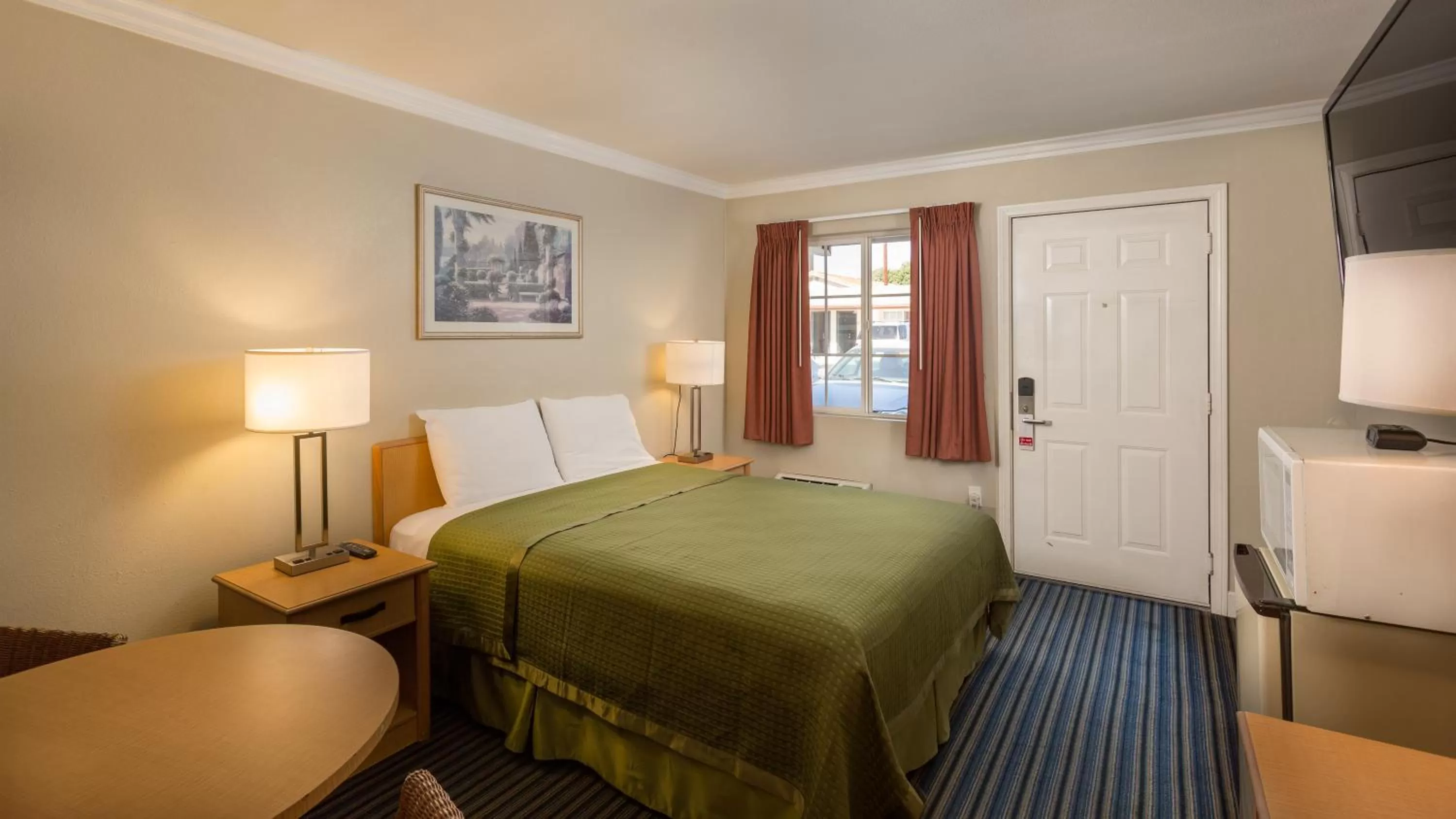 Bedroom, Bed in Harbor Motel