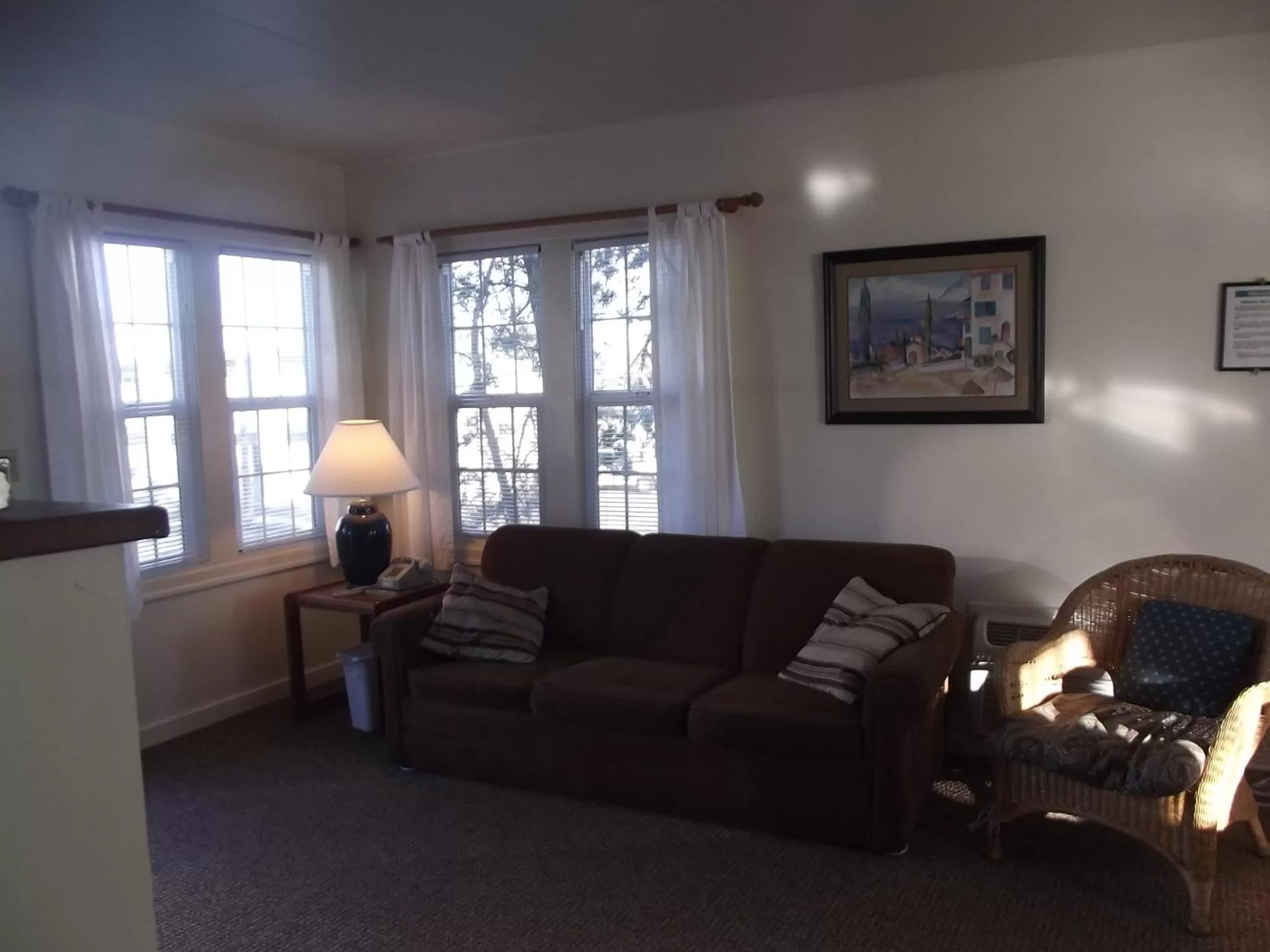 Living room in Hillcrest Inn