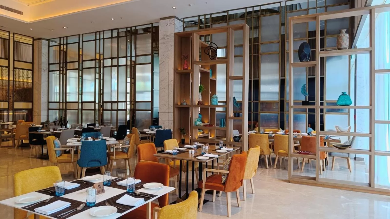 Restaurant/places to eat in Holiday Inn Lucknow Airport by IHG