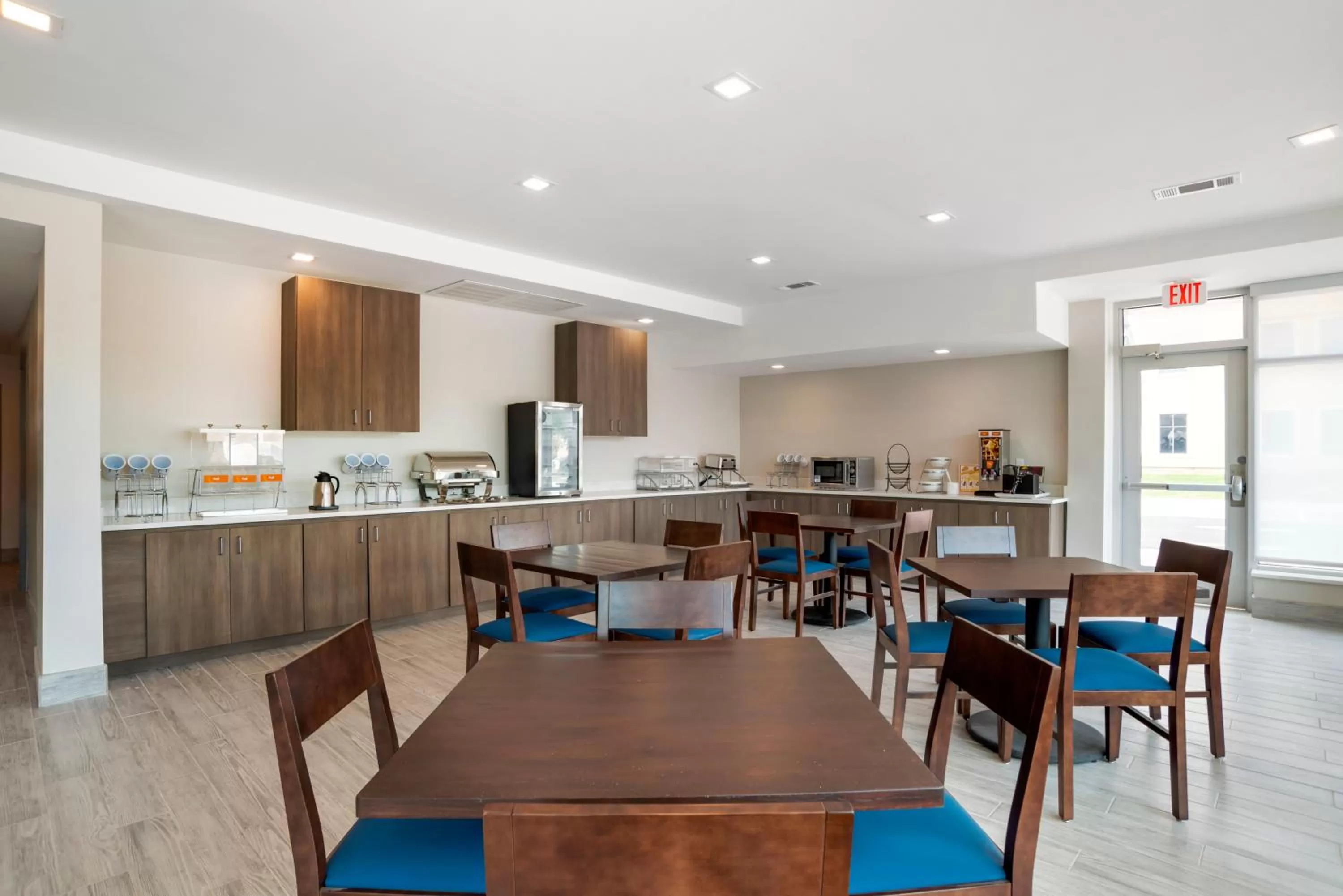 Breakfast in Comfort Inn & Suites Destin near Henderson Beach