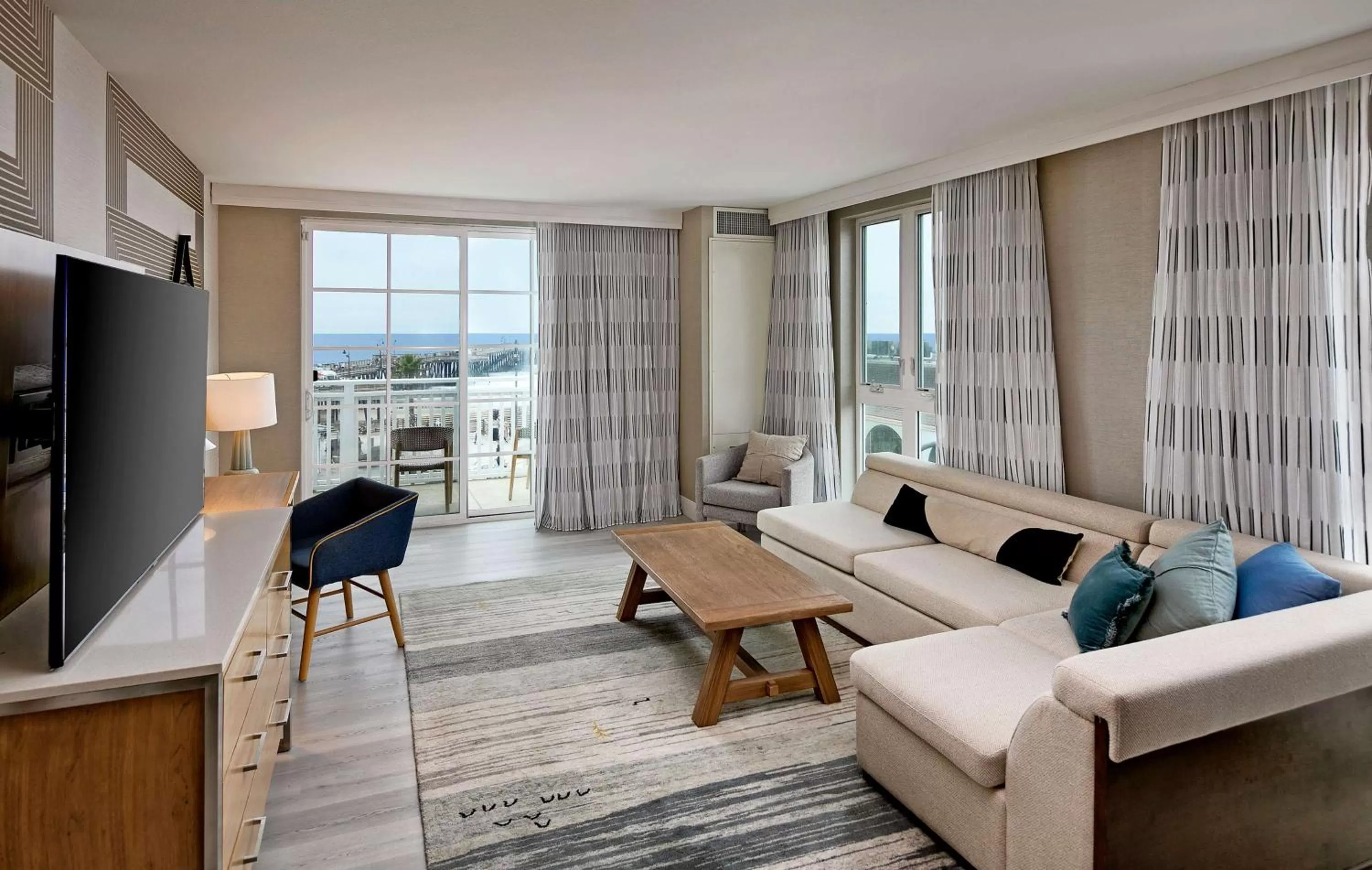 Living room in Inn at the Pier Pismo Beach, Curio Collection by Hilton