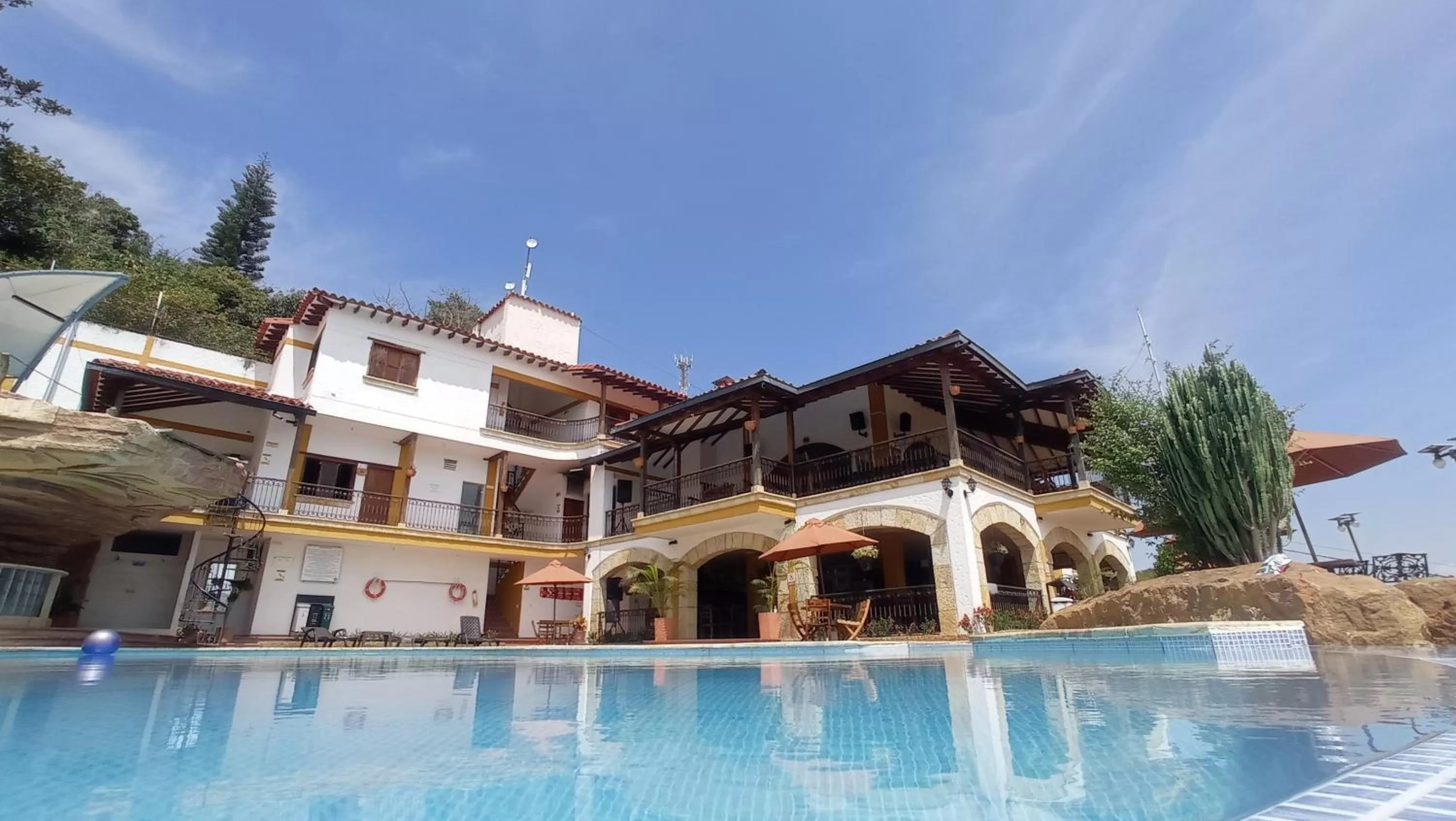 Property building, Swimming Pool in Hotel Las Rocas Resort Villanueva