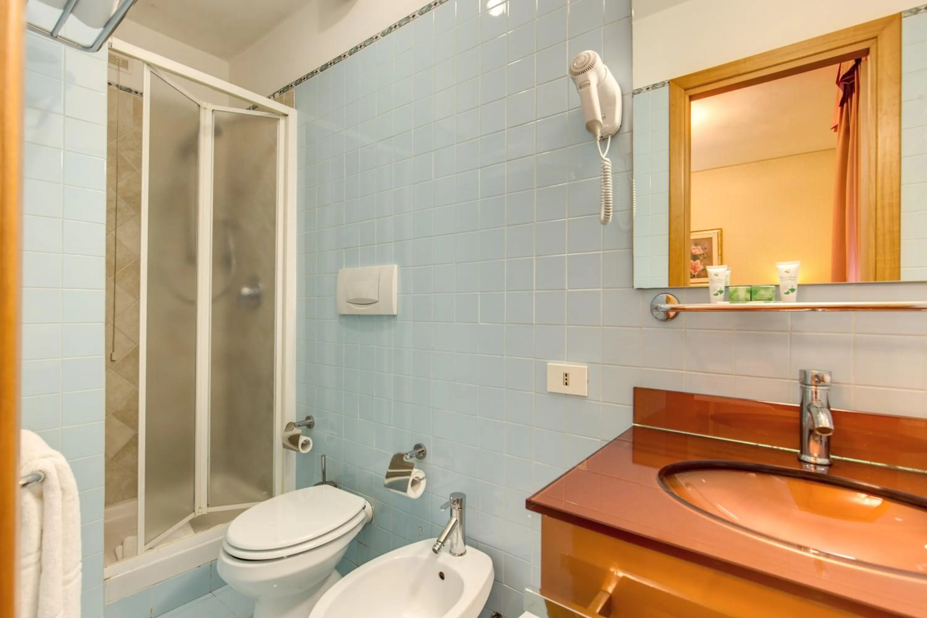 Shower in Flower Garden Hotel