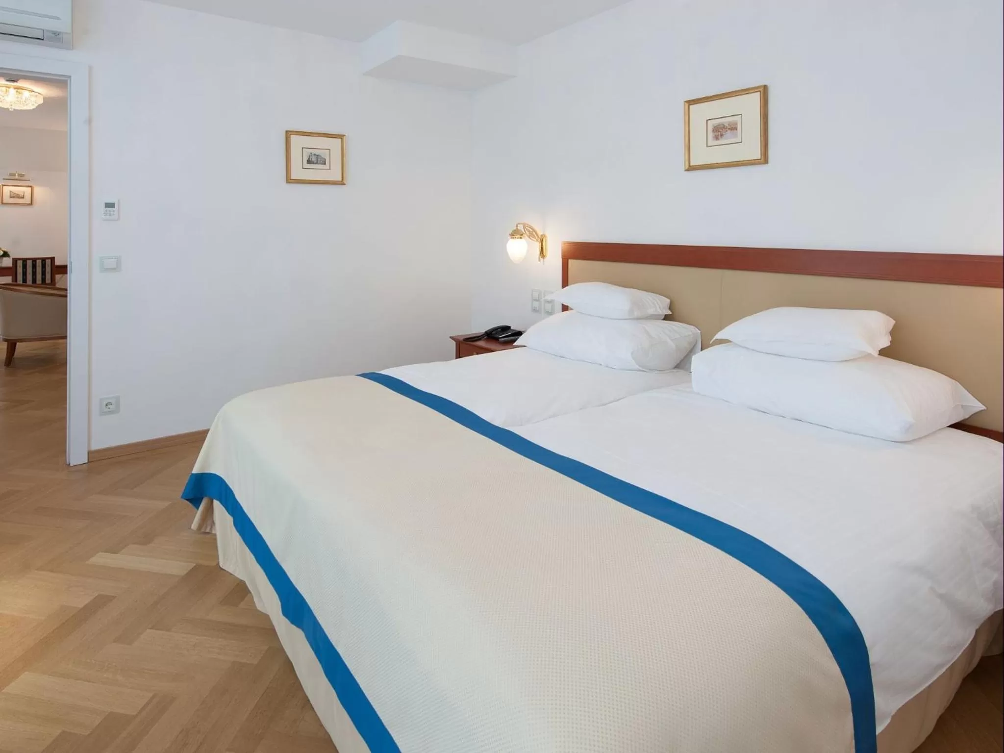 Bedroom, Bed in Hotel Ambassador