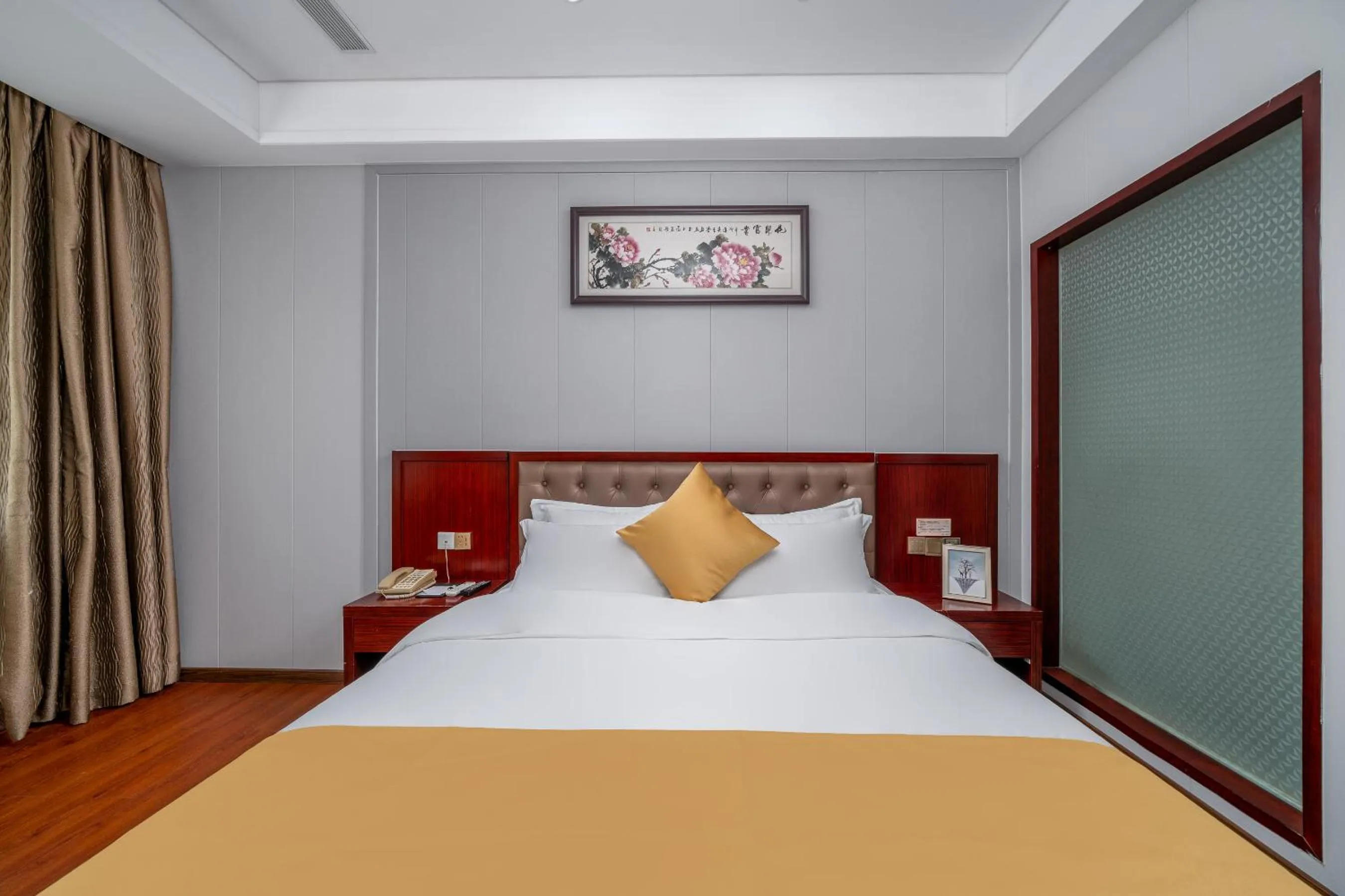Bed in Guangzhou Shi Liu Hotel