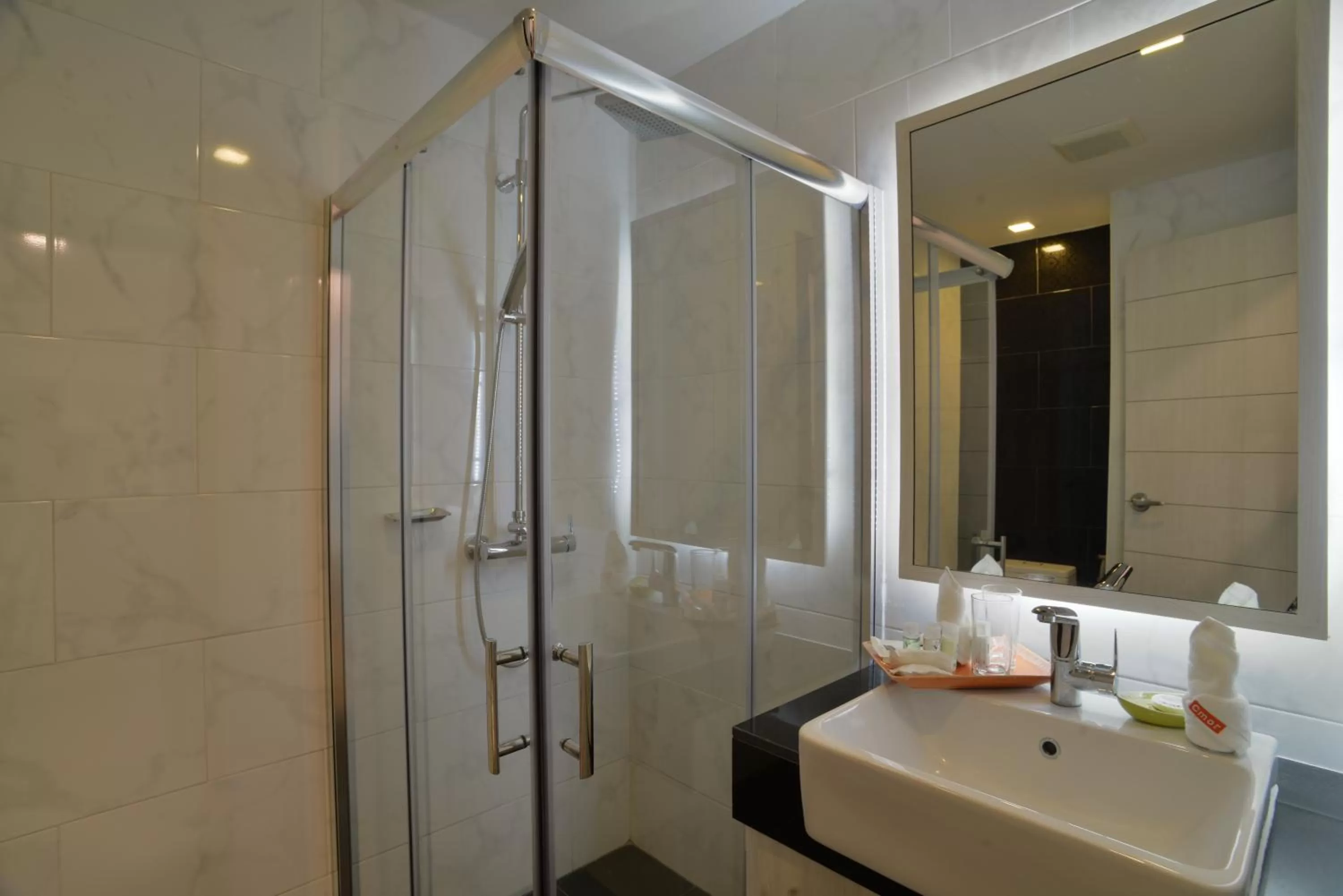 Shower in Cmor Nimman by Recall Hotels