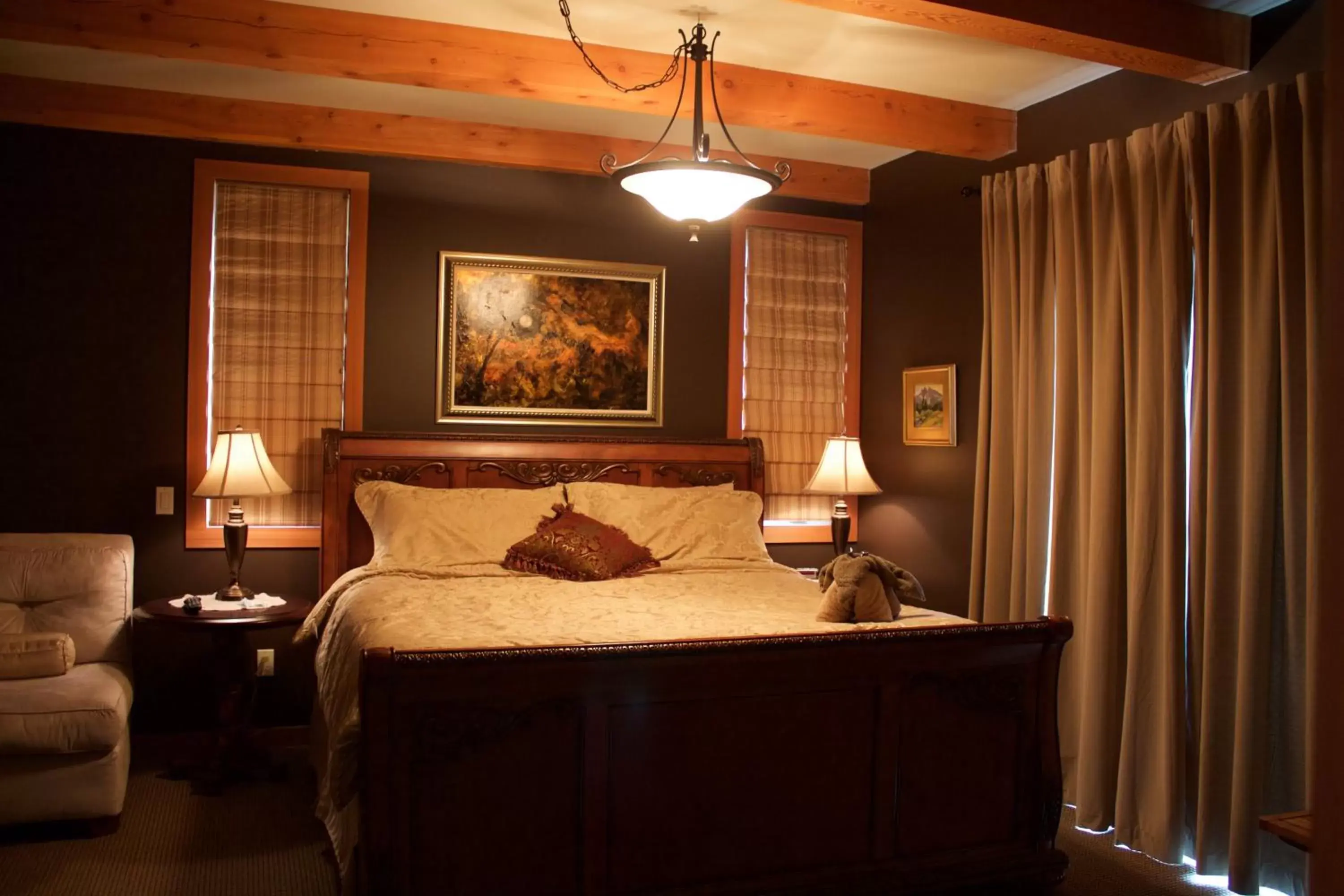 King Suite with Spa Bath in Windborne Bed & Breakfast King Suite with Spa Bath in Windborne Bed & Breakfast