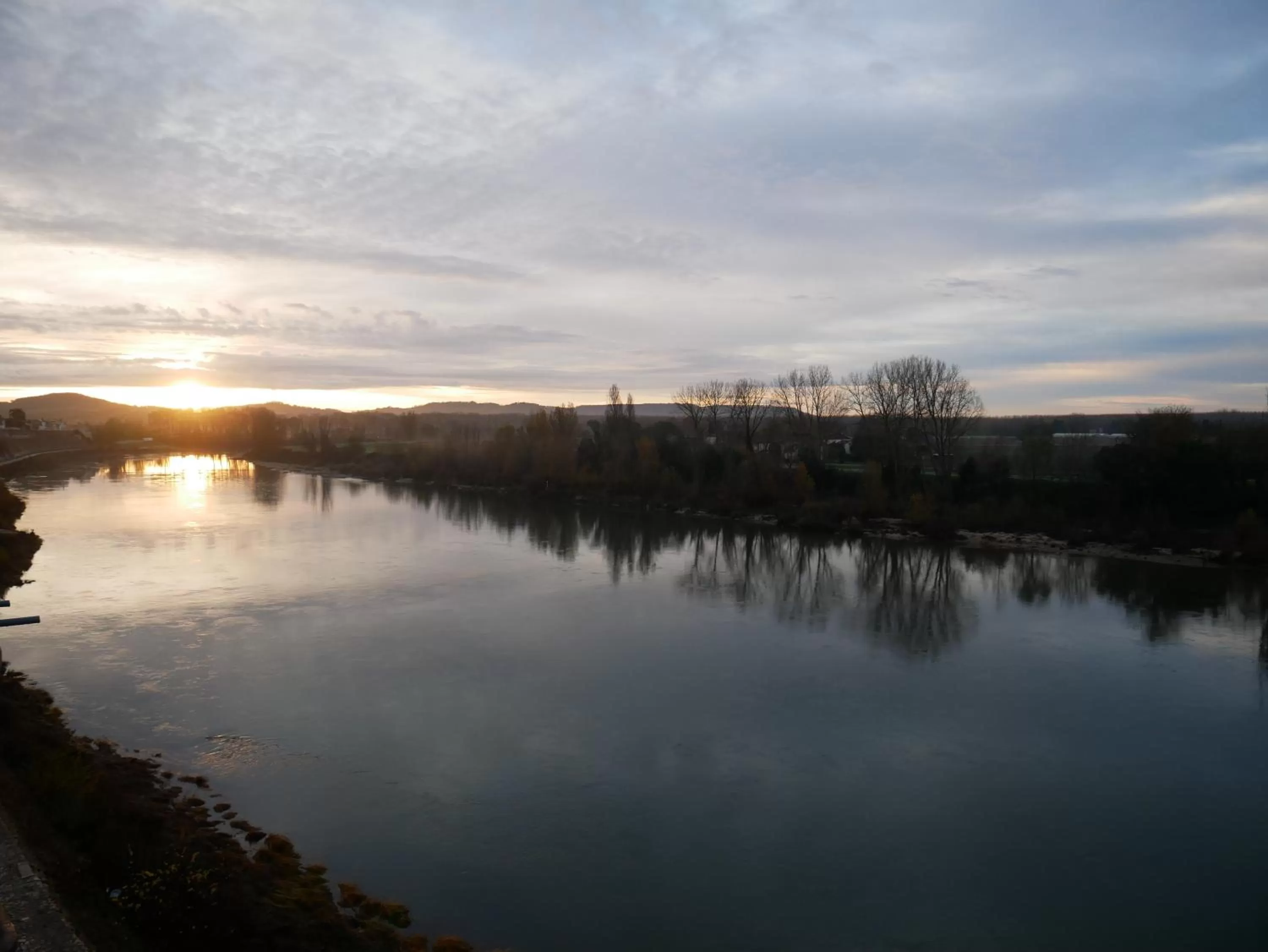 Natural landscape in CÔTE GARONNE le BALCON DES DAMES -hôtel et restaurant- Tonneins Fauillet Marmande - vue panoramique bord de Garonne chambres climatisées