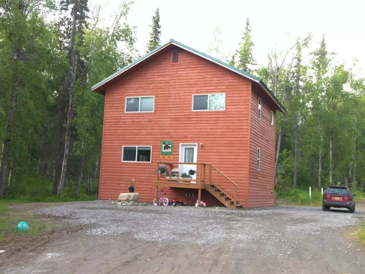 Property building in Grace and Bill's Freedom Hills B&B