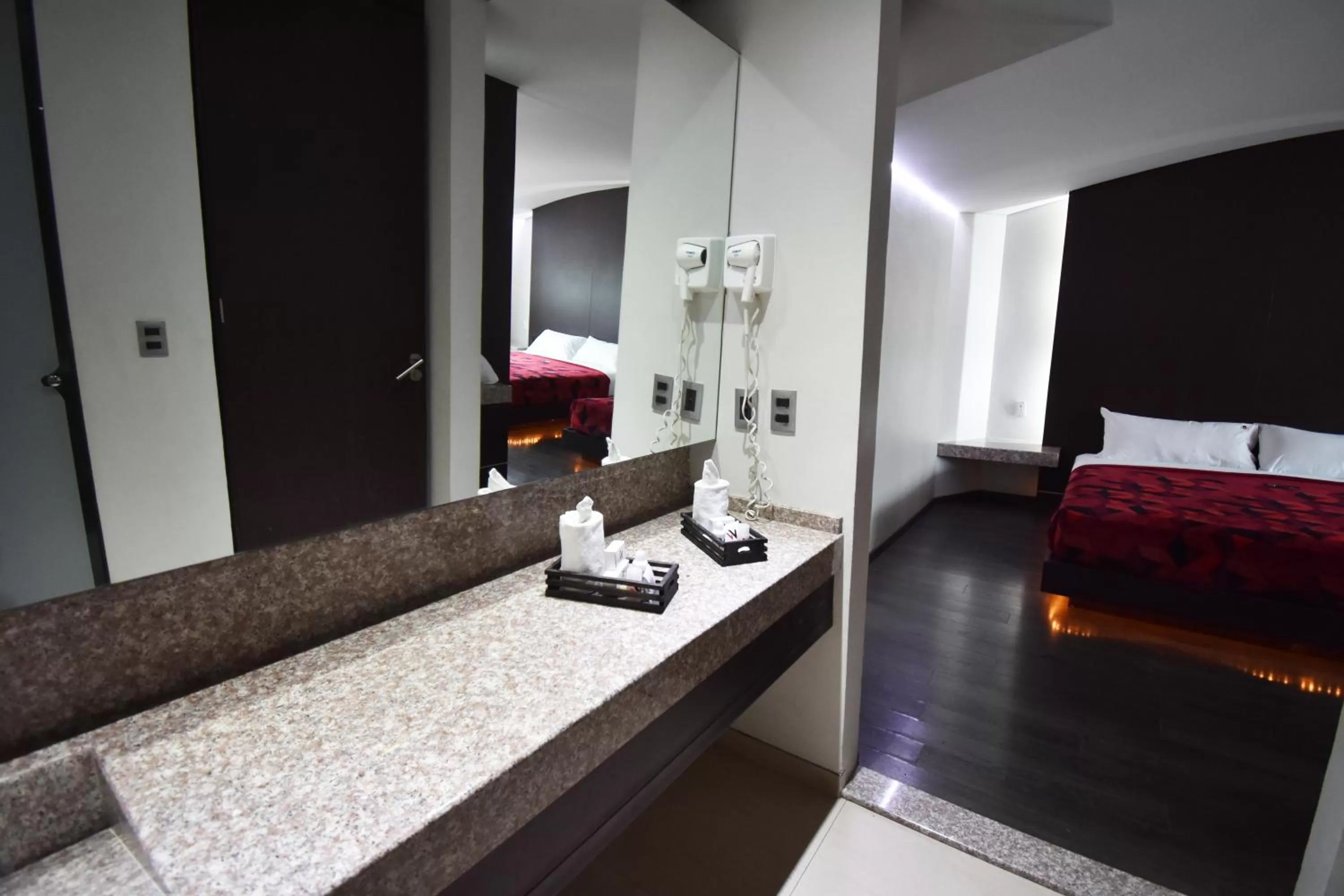 Bathroom, Bed in Hotel Via La Villa