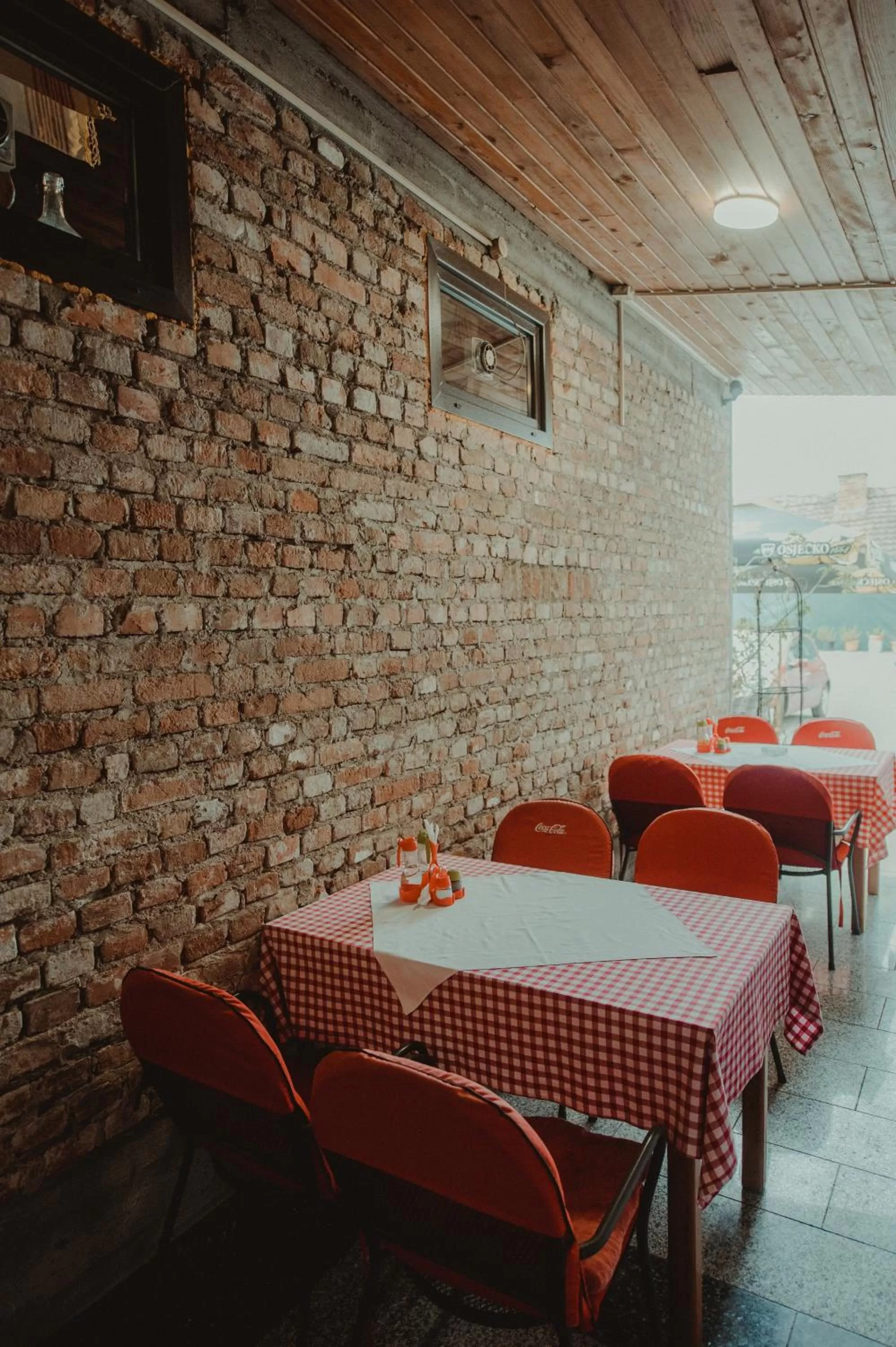 Restaurant/Places to Eat in B&B Laguna