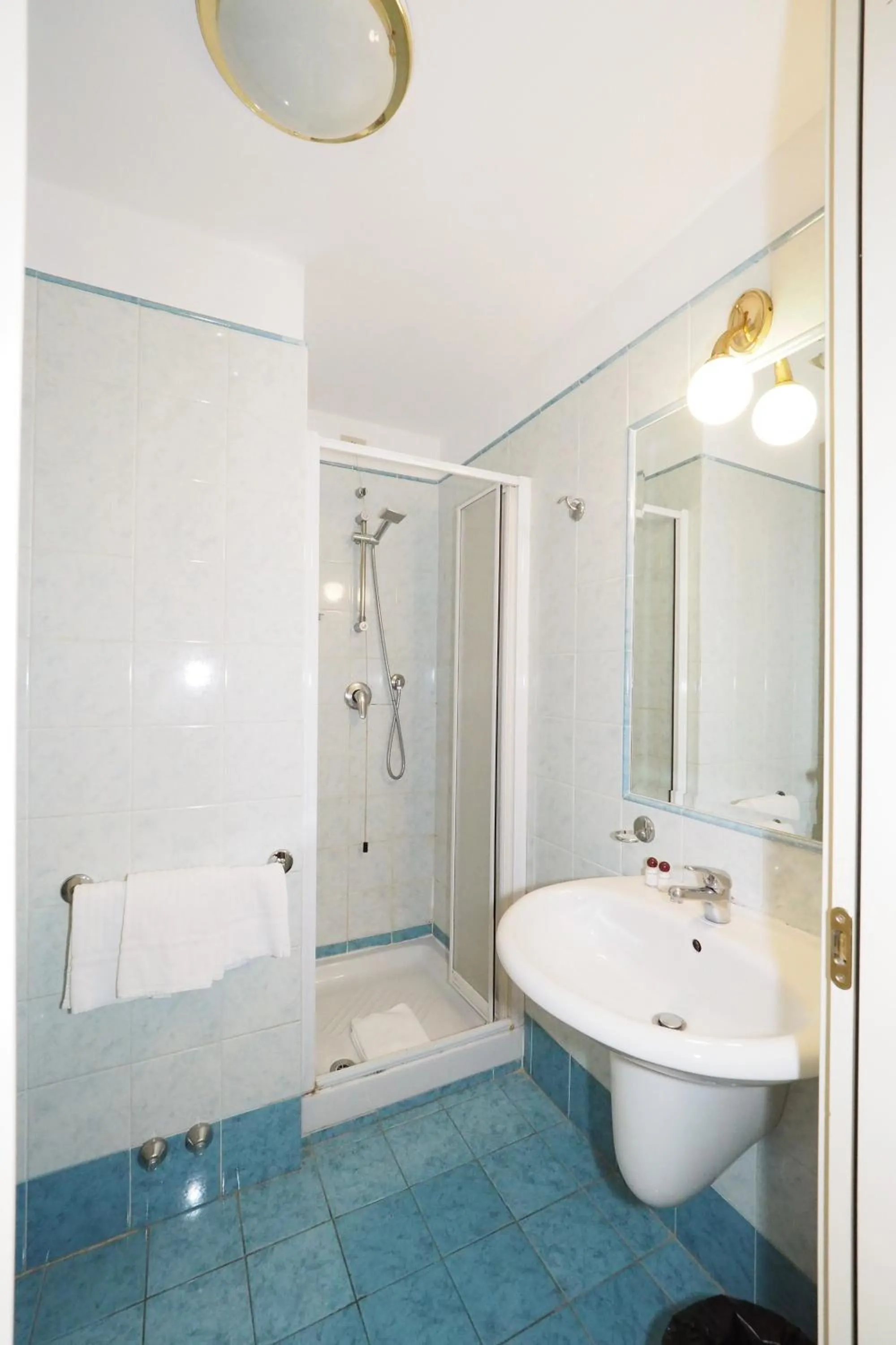 Shower in Hotel Laura