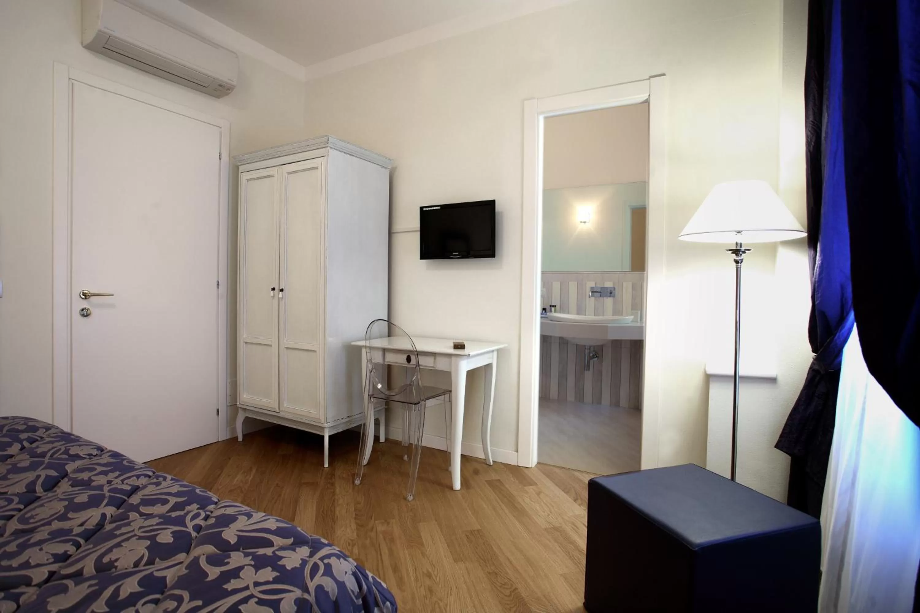 TV and multimedia, Bed in R&B Santo Stefano