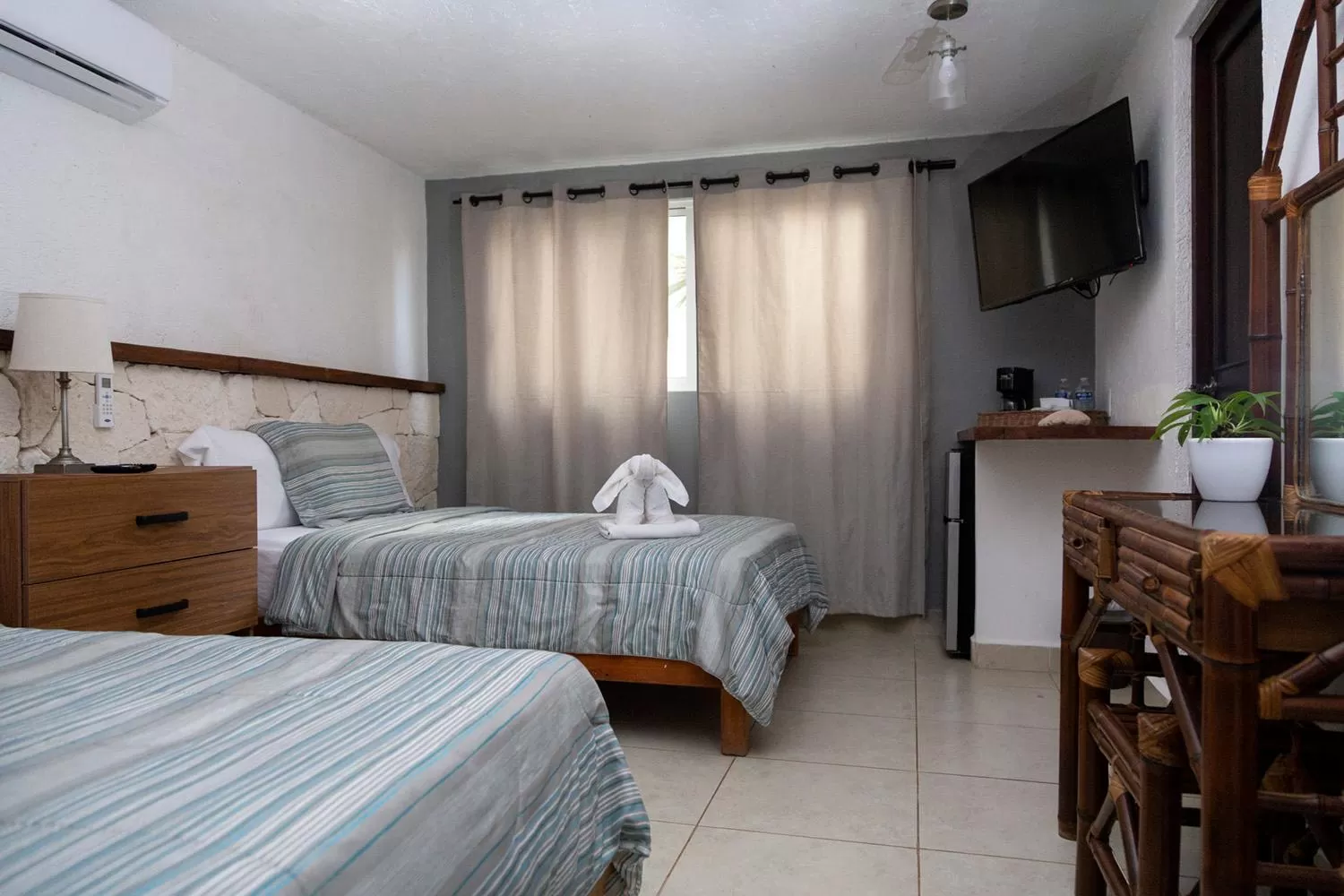 Bed in Hotel Amar Inn