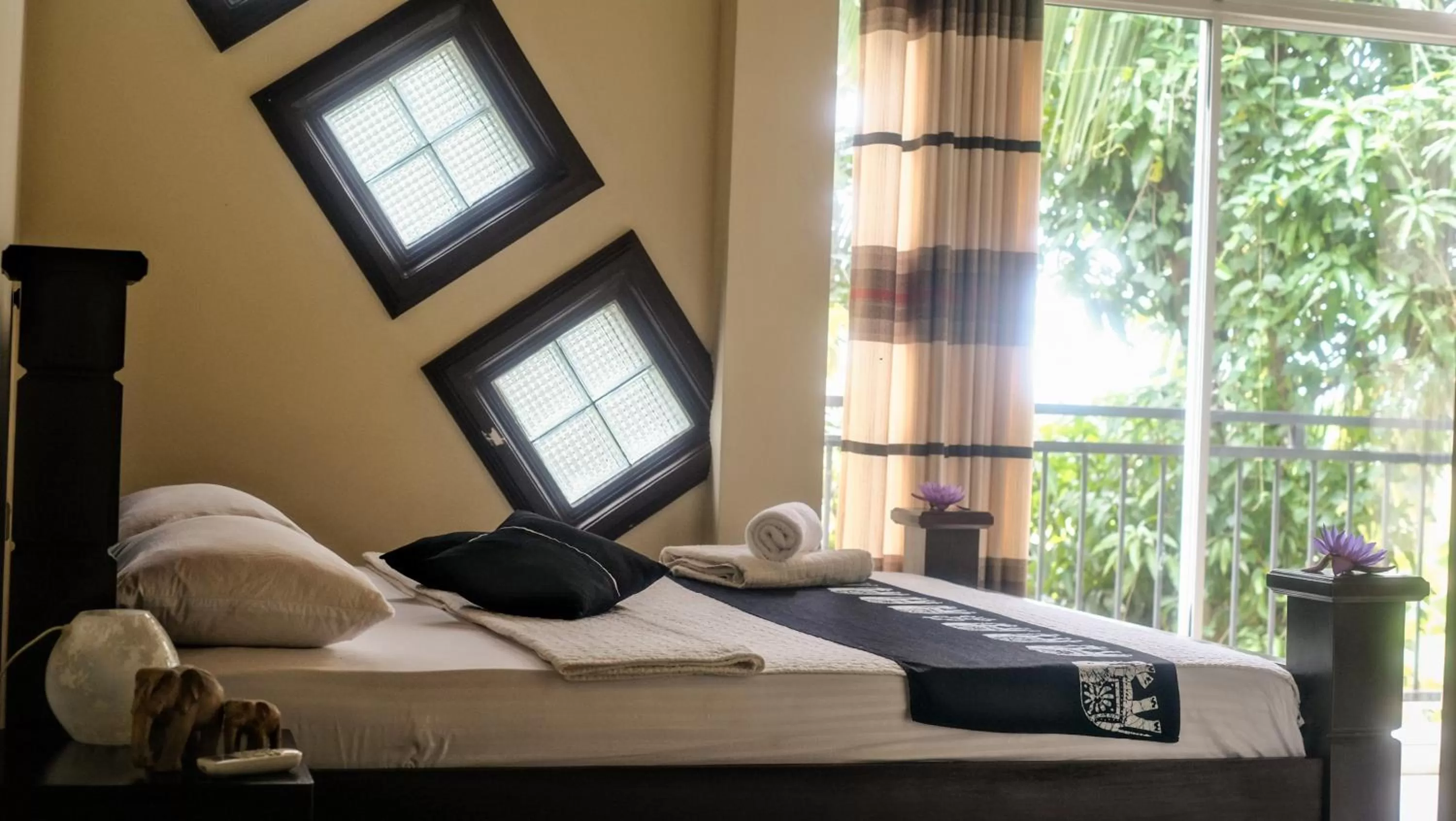 Bedroom, Bed in Evergreen Hotel Dambulla