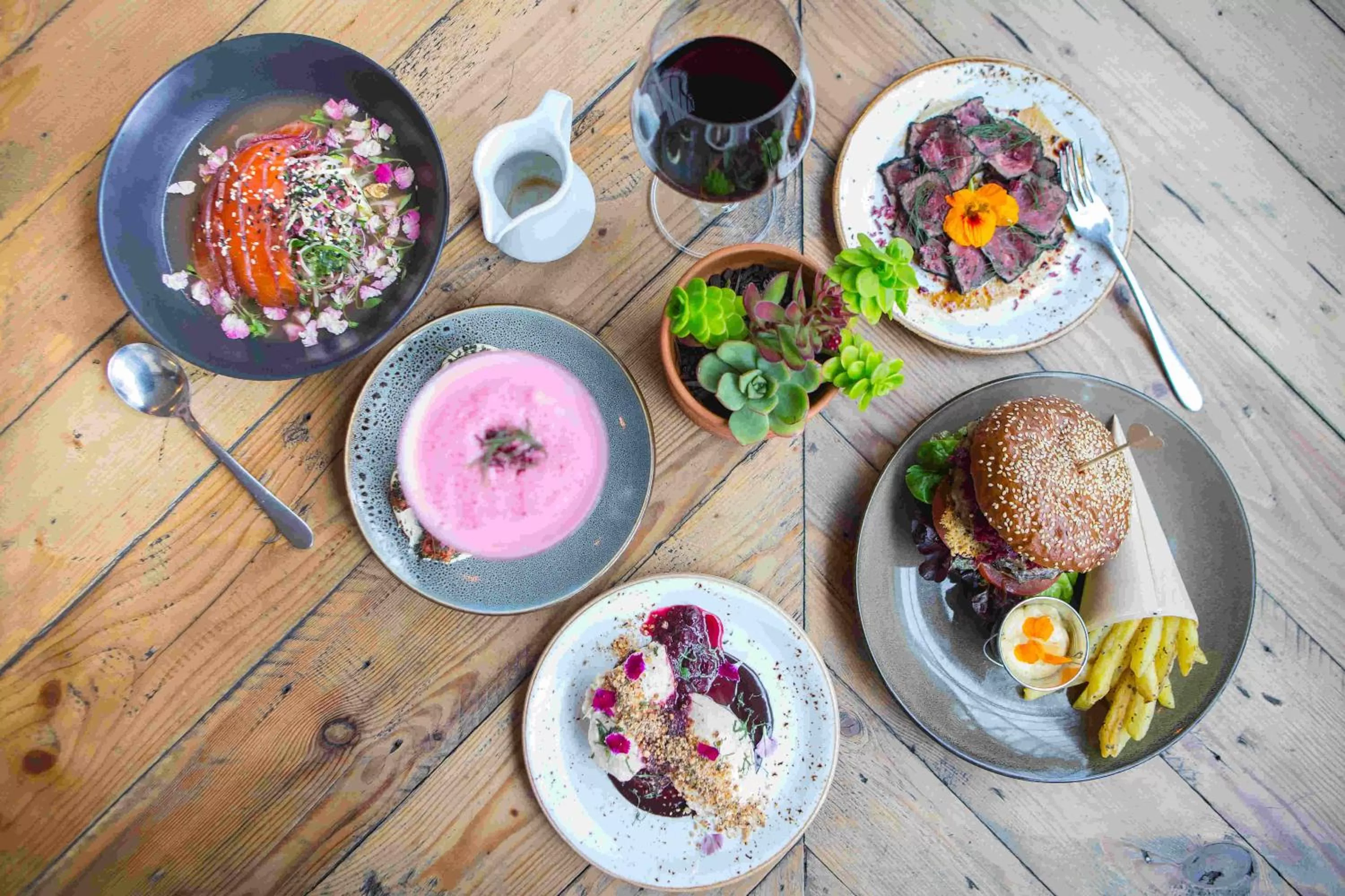 Restaurant/places to eat in Trinity Hotel