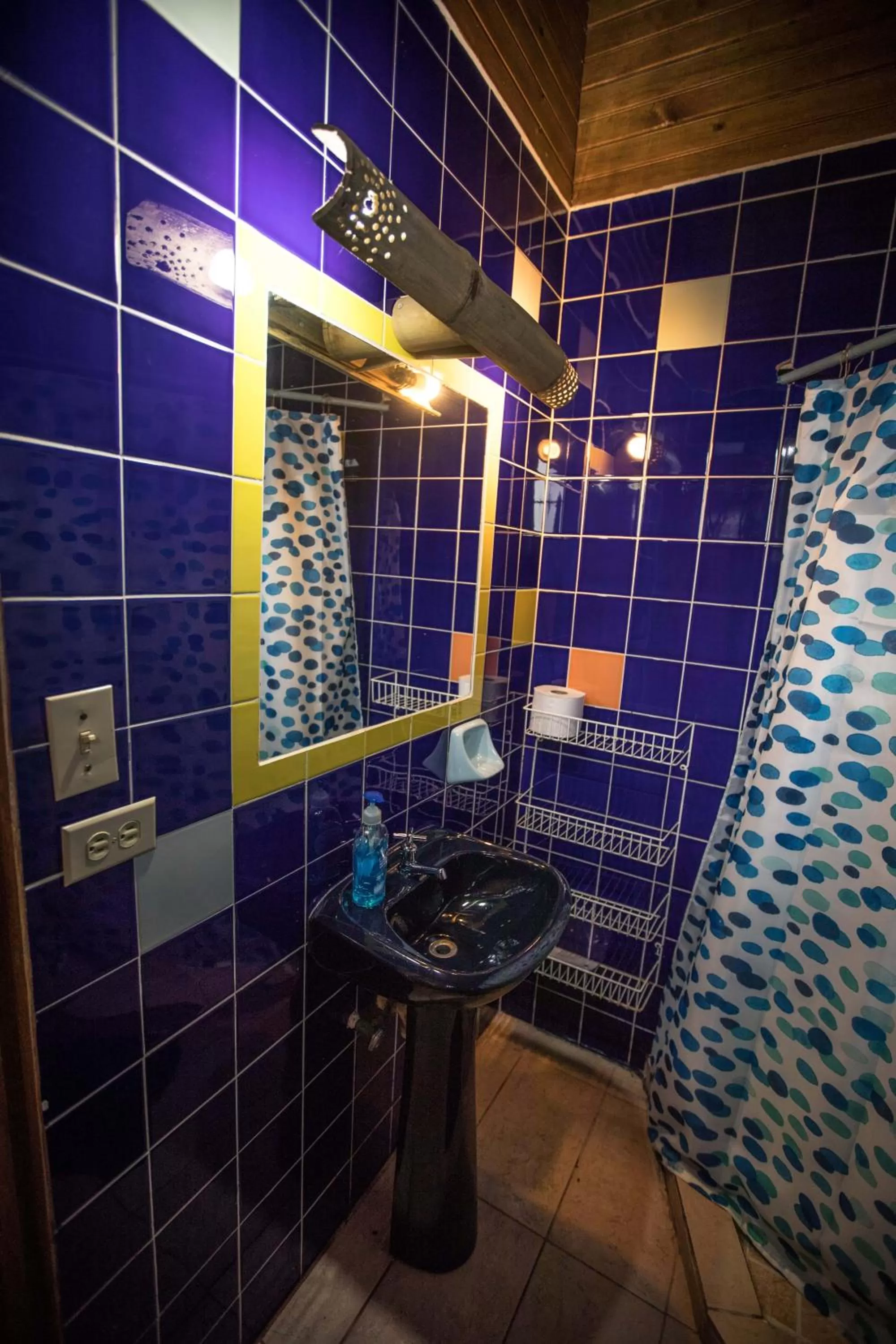 Bathroom in Barrbra BnB Over The Sea