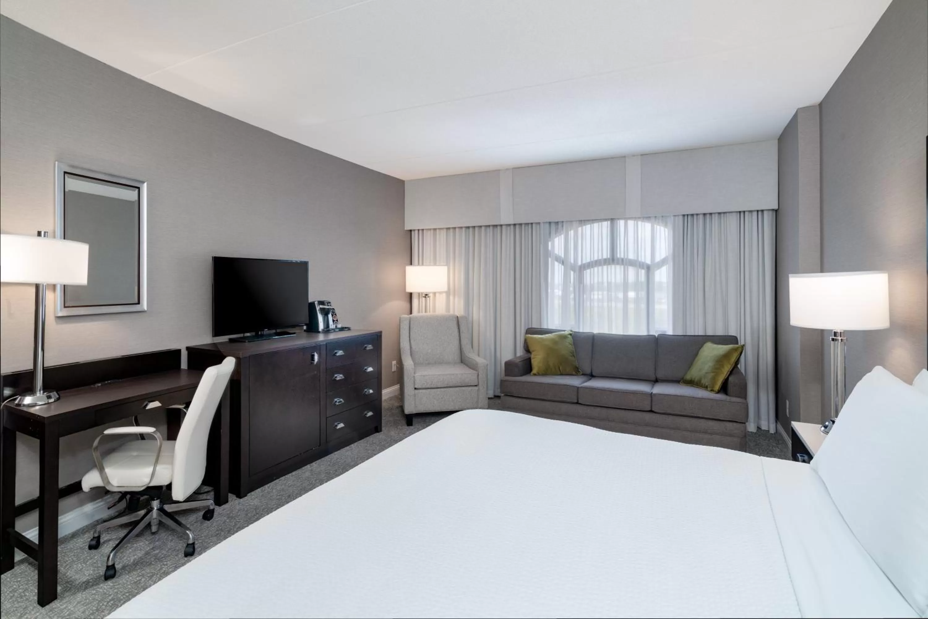 Photo of the whole room, Bed in Holiday Inn Wilmington by IHG