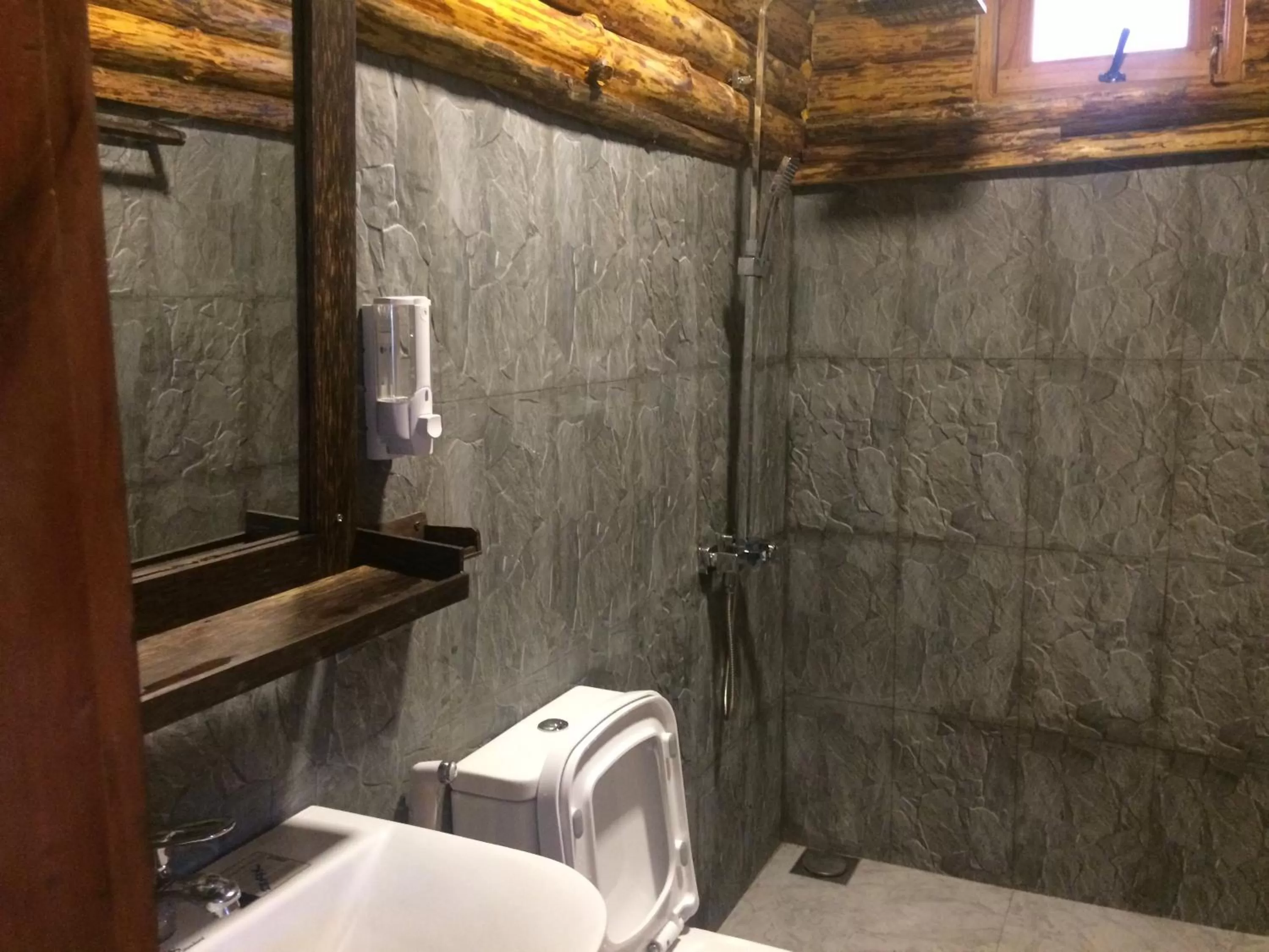 Bathroom in Felicity Inn