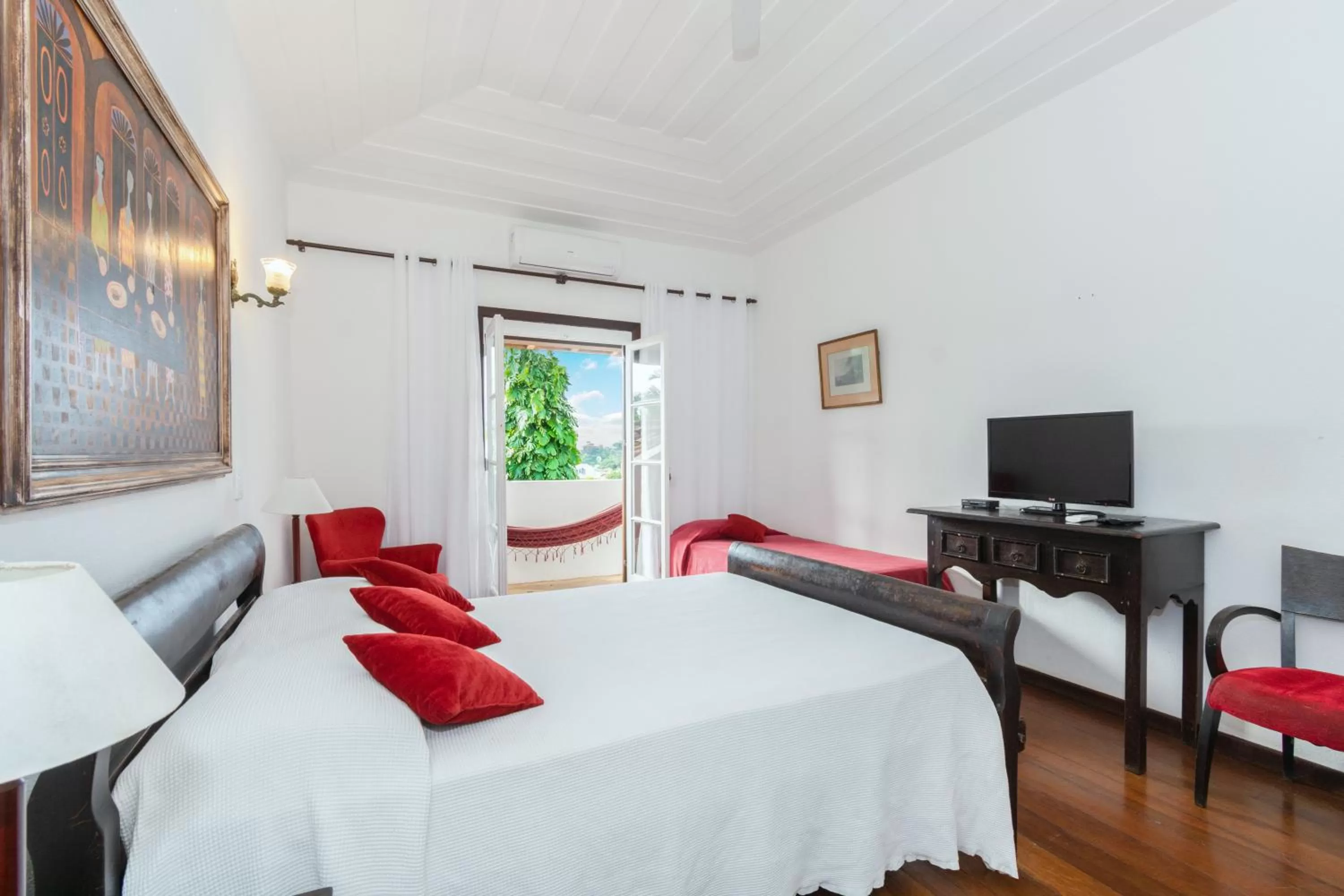 View (from property/room), Bed in Pousada Afrika