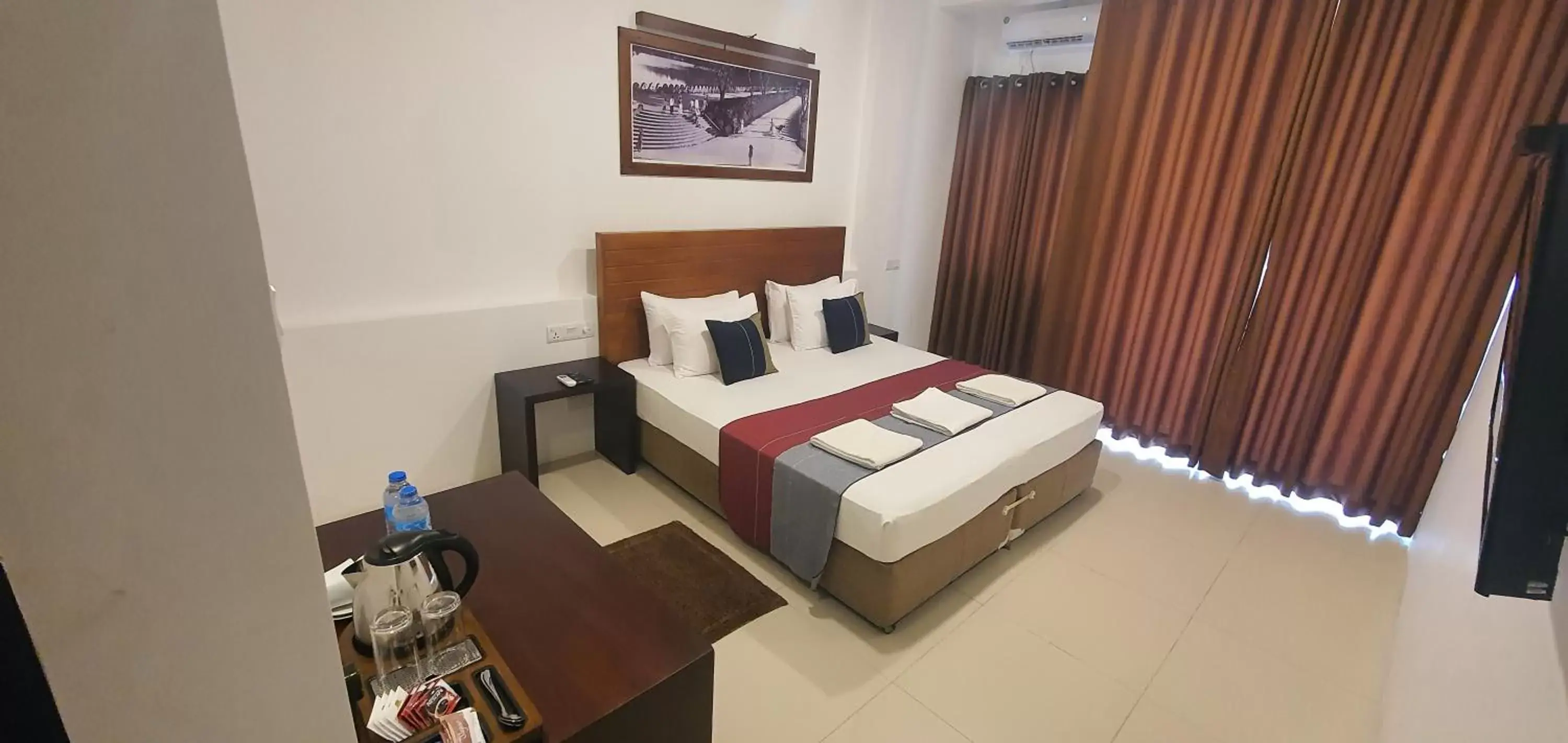 Deluxe Double Room - single occupancy in Hotel Kandyan View ''Free pickup from Kandy city'' Deluxe Double Room - single occupancy in Hotel Kandyan View ''Free pickup from Kandy city''